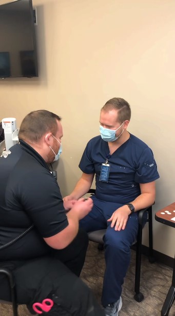 Esta vacina veio com uma dose extra: um pedido de casamento