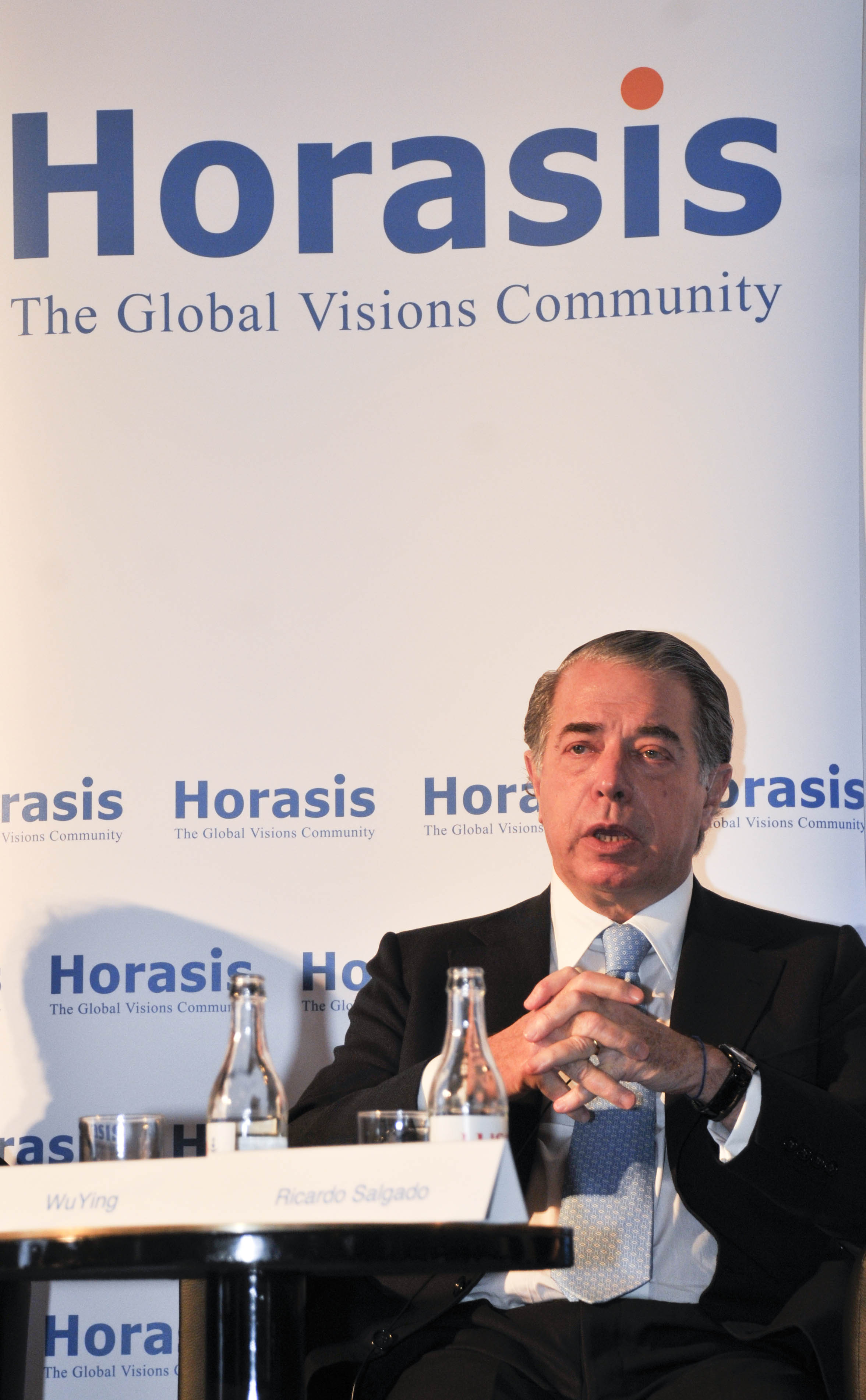 Ricardo Salgado foi condenado a 8 anos de prisão, mas passa férias de luxo em castelo suíço