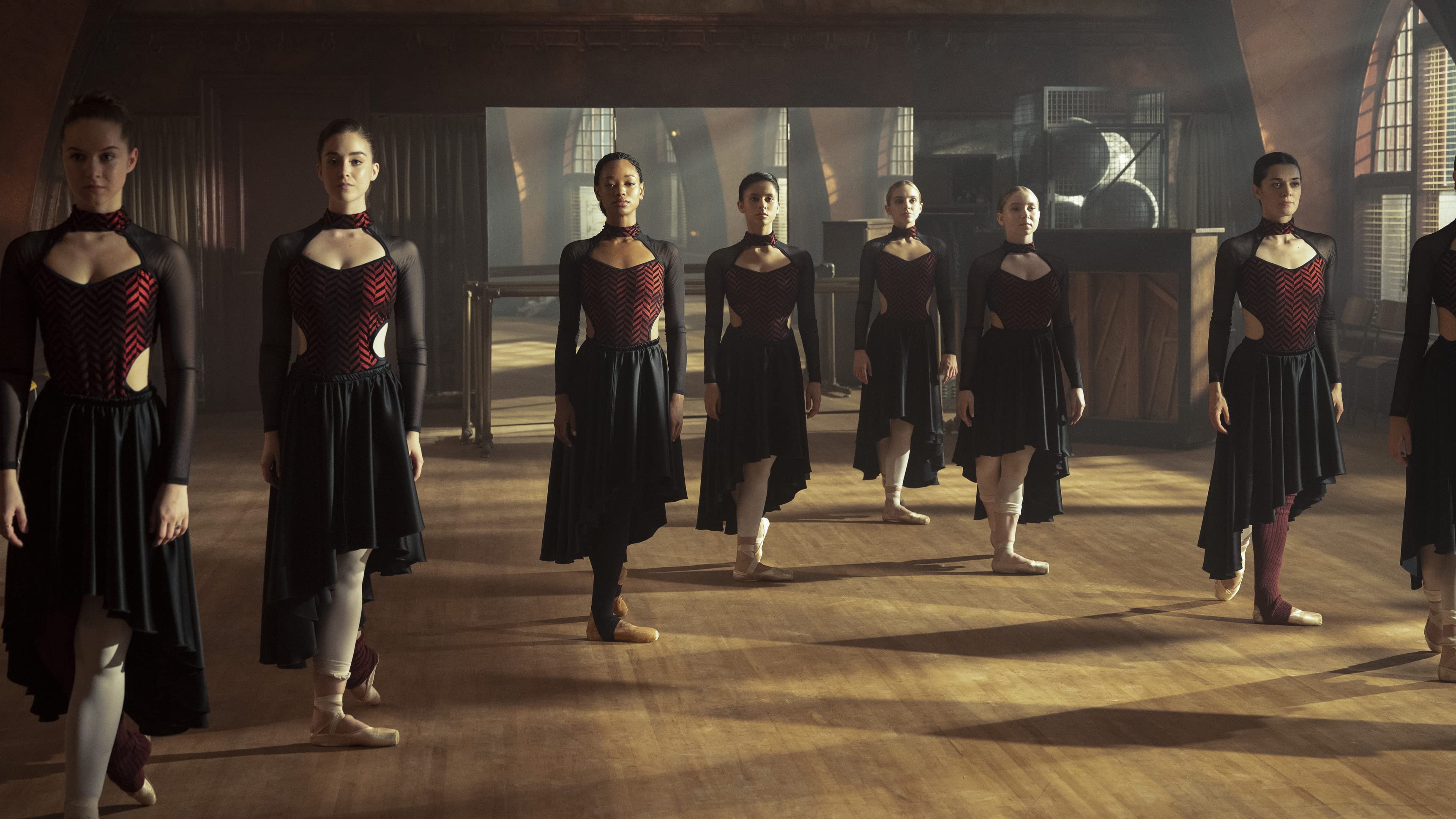 “Tiny Pretty Things”. A série viciante da Netflix sobre ballet, crime e desgraça