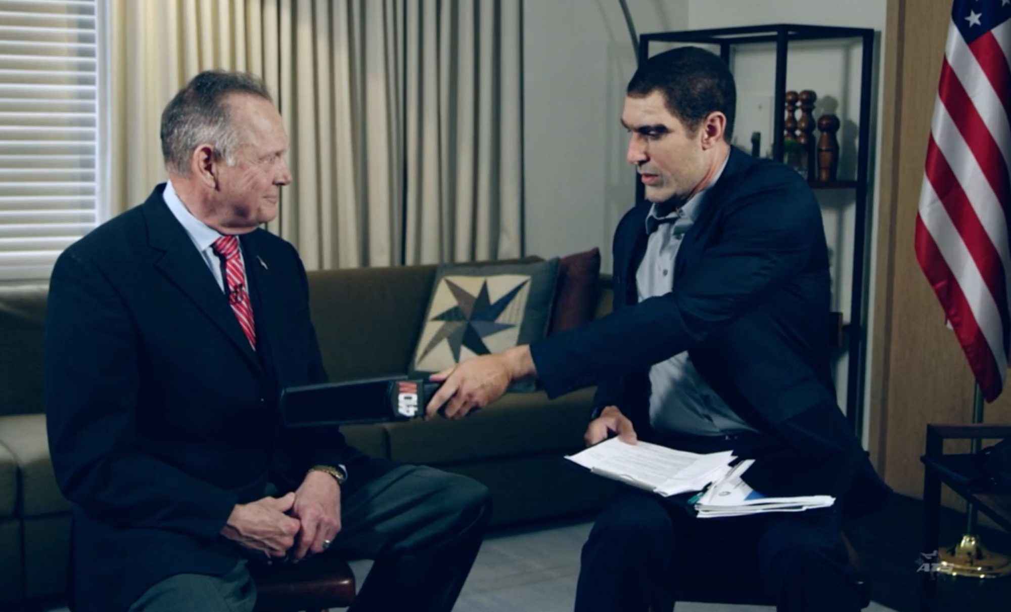 A série polémica de Sacha Baron Cohen que já levou à demissão de um republicano