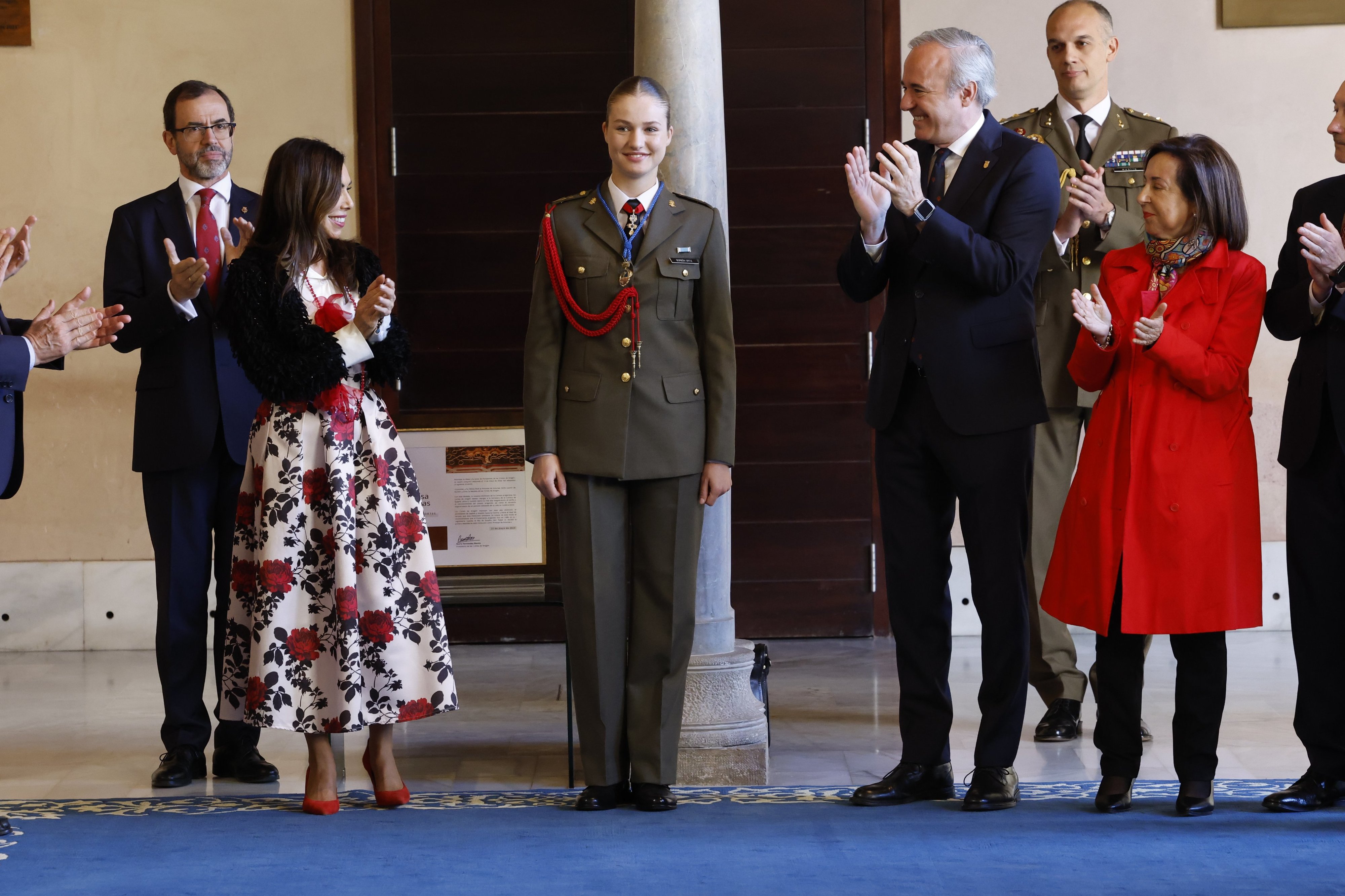 Princesa Leonor condecorada 3 vezes. Reis de Espanha não estiveram na cerimónia (veja as fotos)