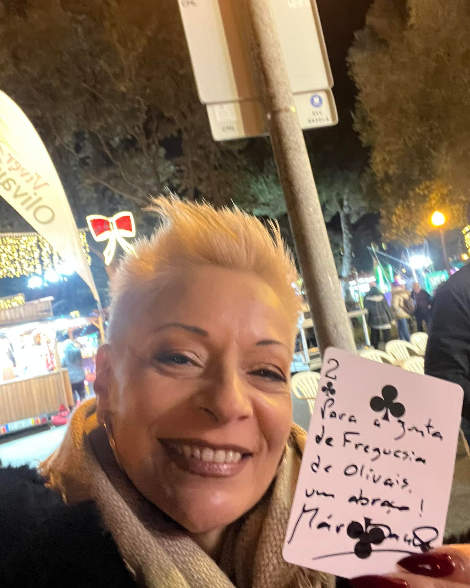 O fim de uma era. Wanda Stuart deixa o cabelo azul e rende-se ao loiro platinado. Veja a transformação