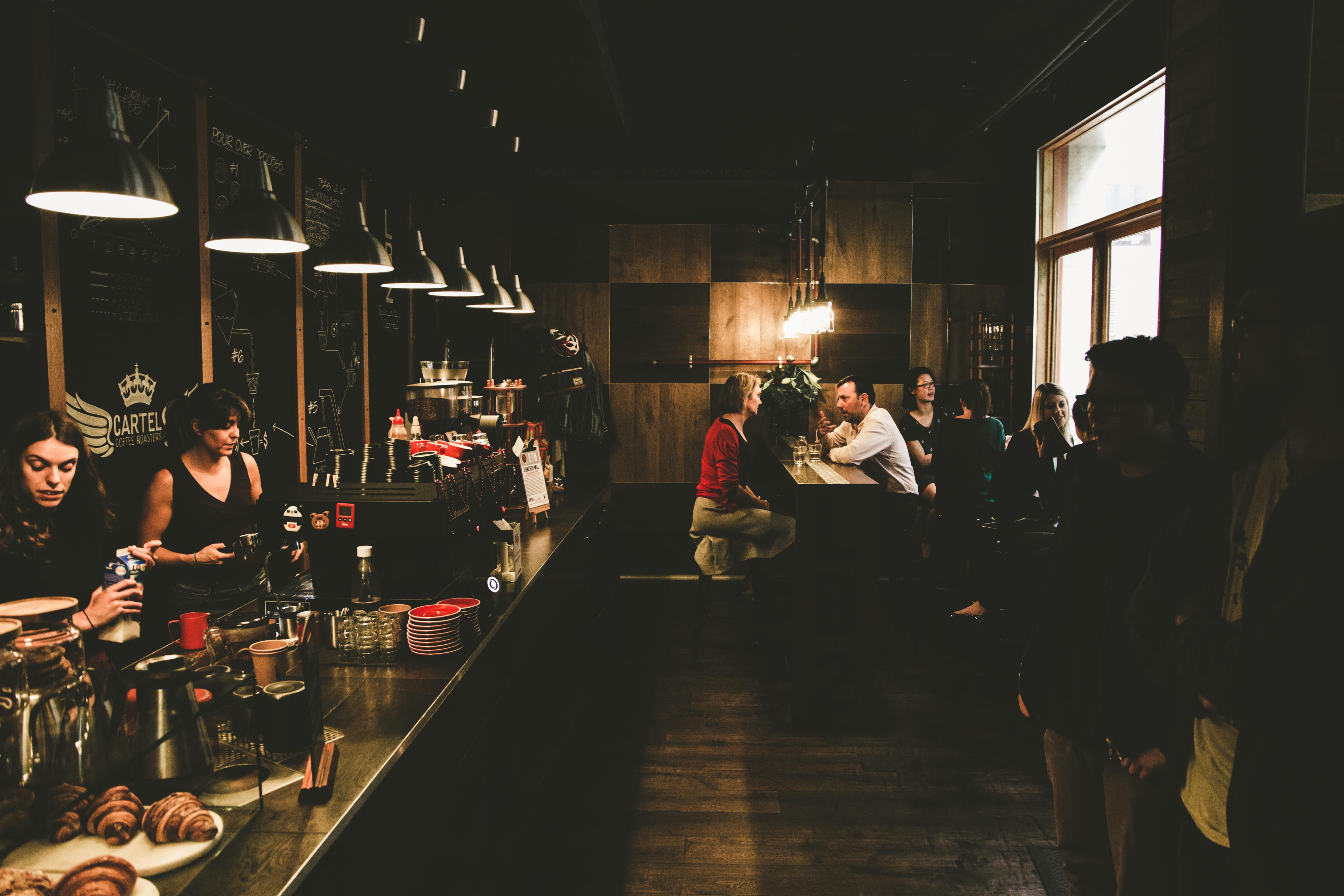 Uma nova vida até ao Natal sem restaurantes, sem bares e sem hotéis. O outro lado do drama espanhol