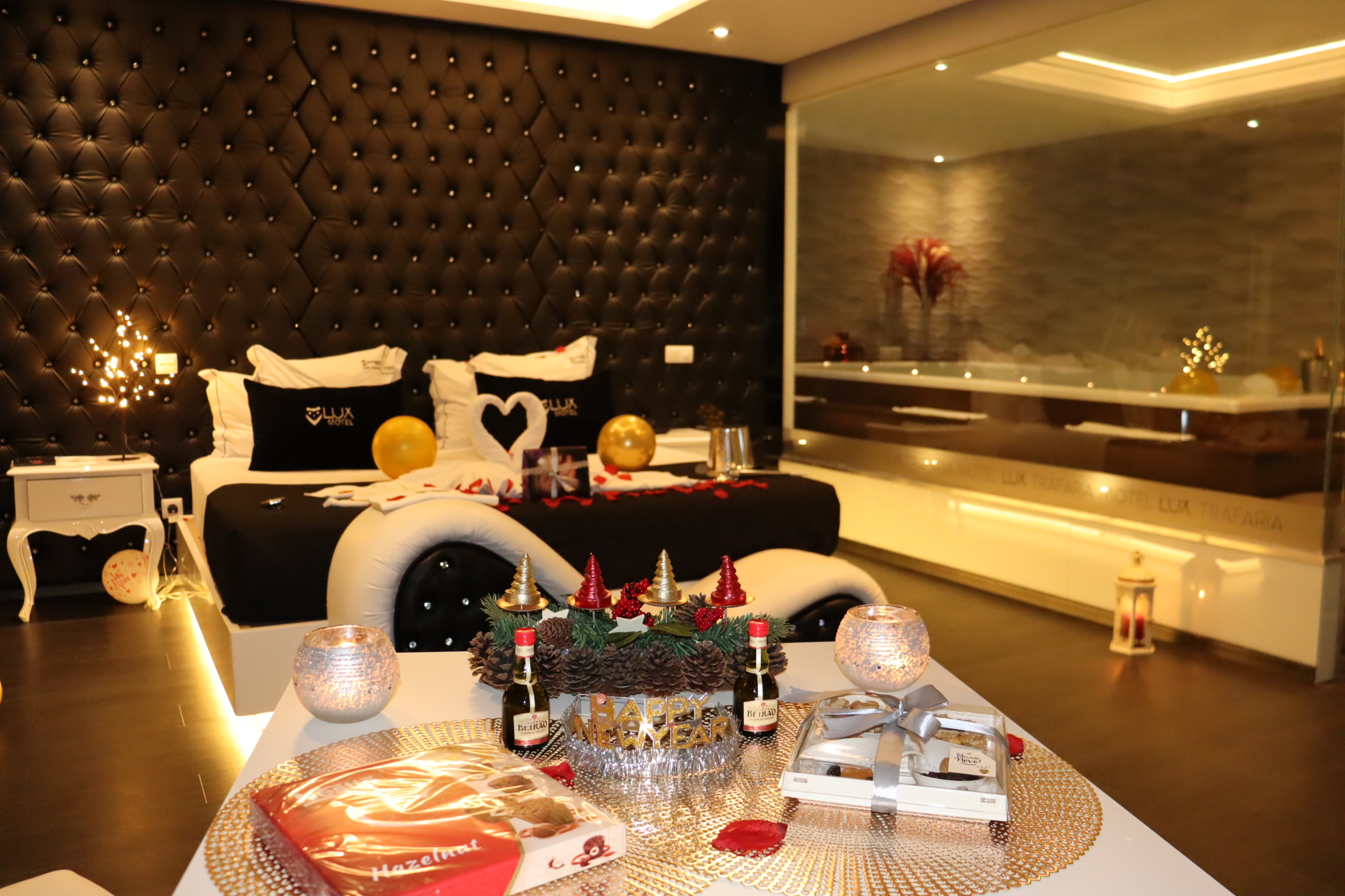 Passe o Réveillon a dois neste motel de luxo (com jacuzzi ao lado da cama e fogo de artifício)
