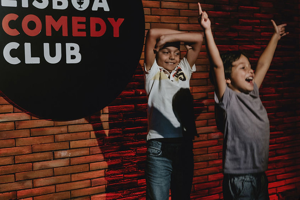 Lisboa Comedy Club. Atenção pais: aos domingos há stand up comedy para miúdos (com direito a brunch)