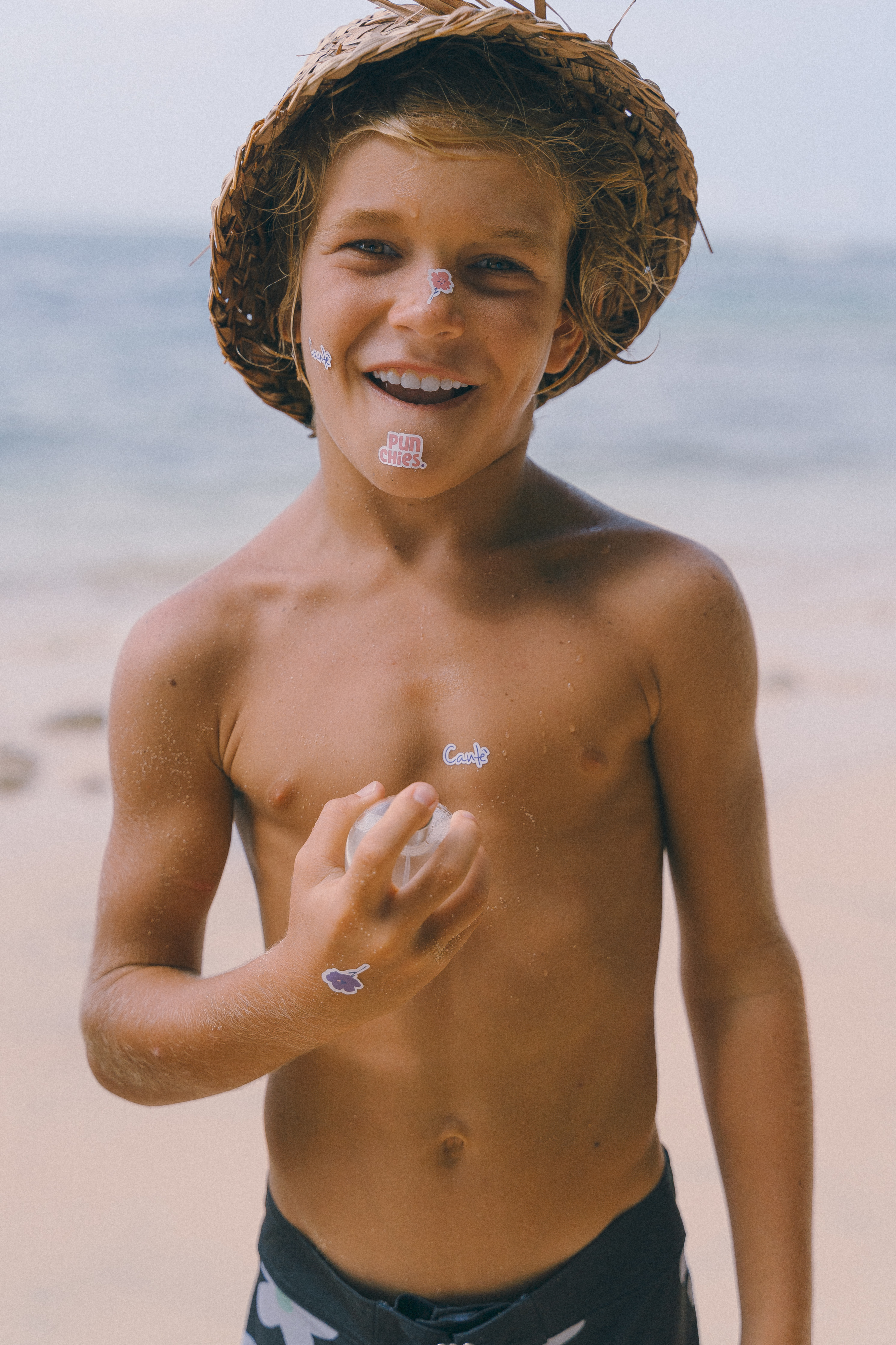 Este perfume para os miúdos já cheira a férias (e eles vão adorar os autocolantes)