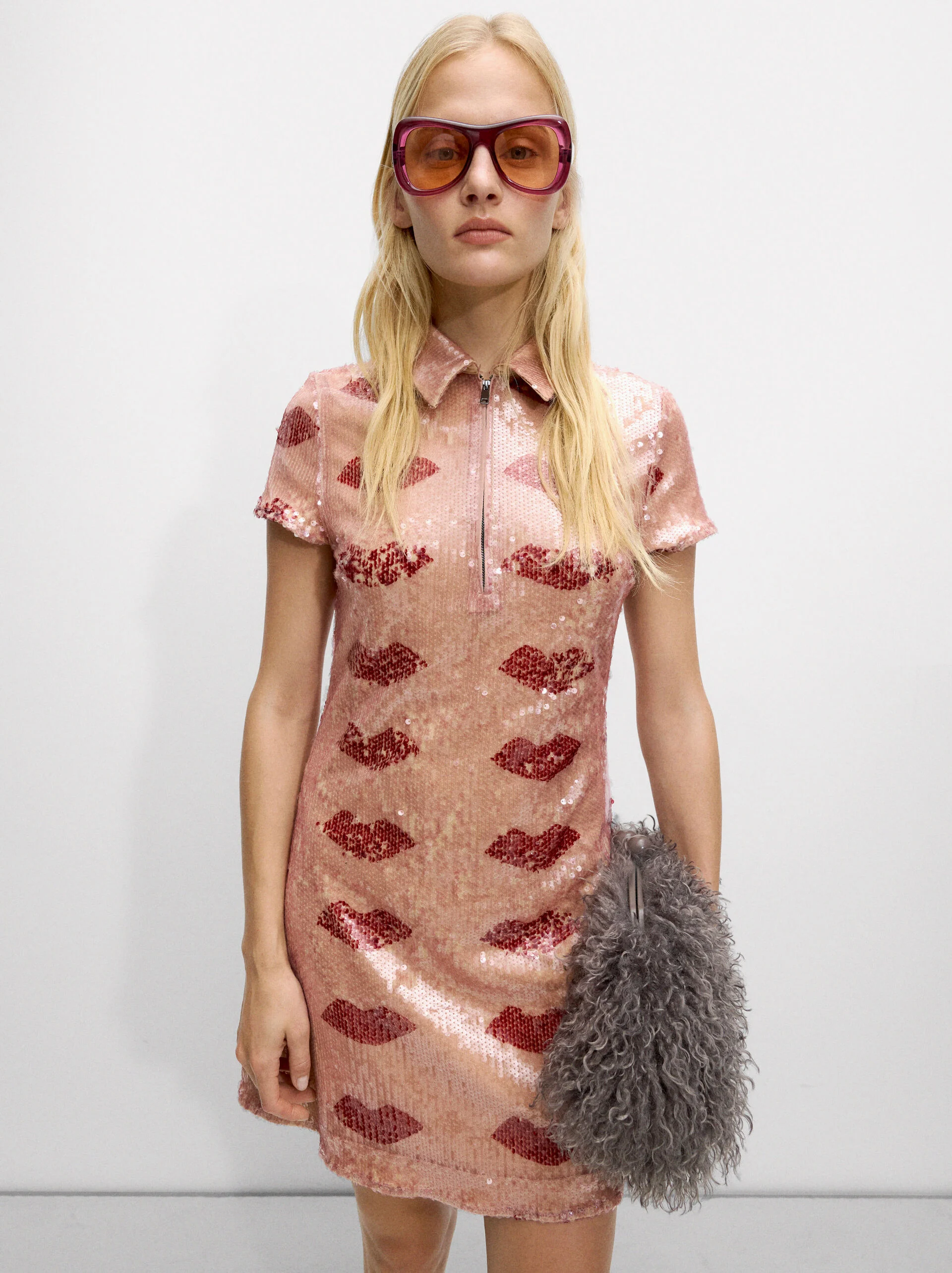 Estamos de queixo caído com o vestido irreverente da Parfois que é perfeito para o Natal