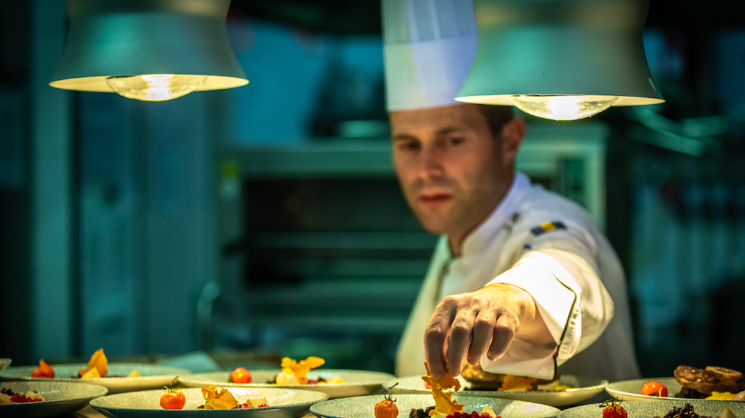 Neste jantar com sabores da ilha da Madeira, provámos lollipop de cozido à portuguesa e vitela em pau de louro