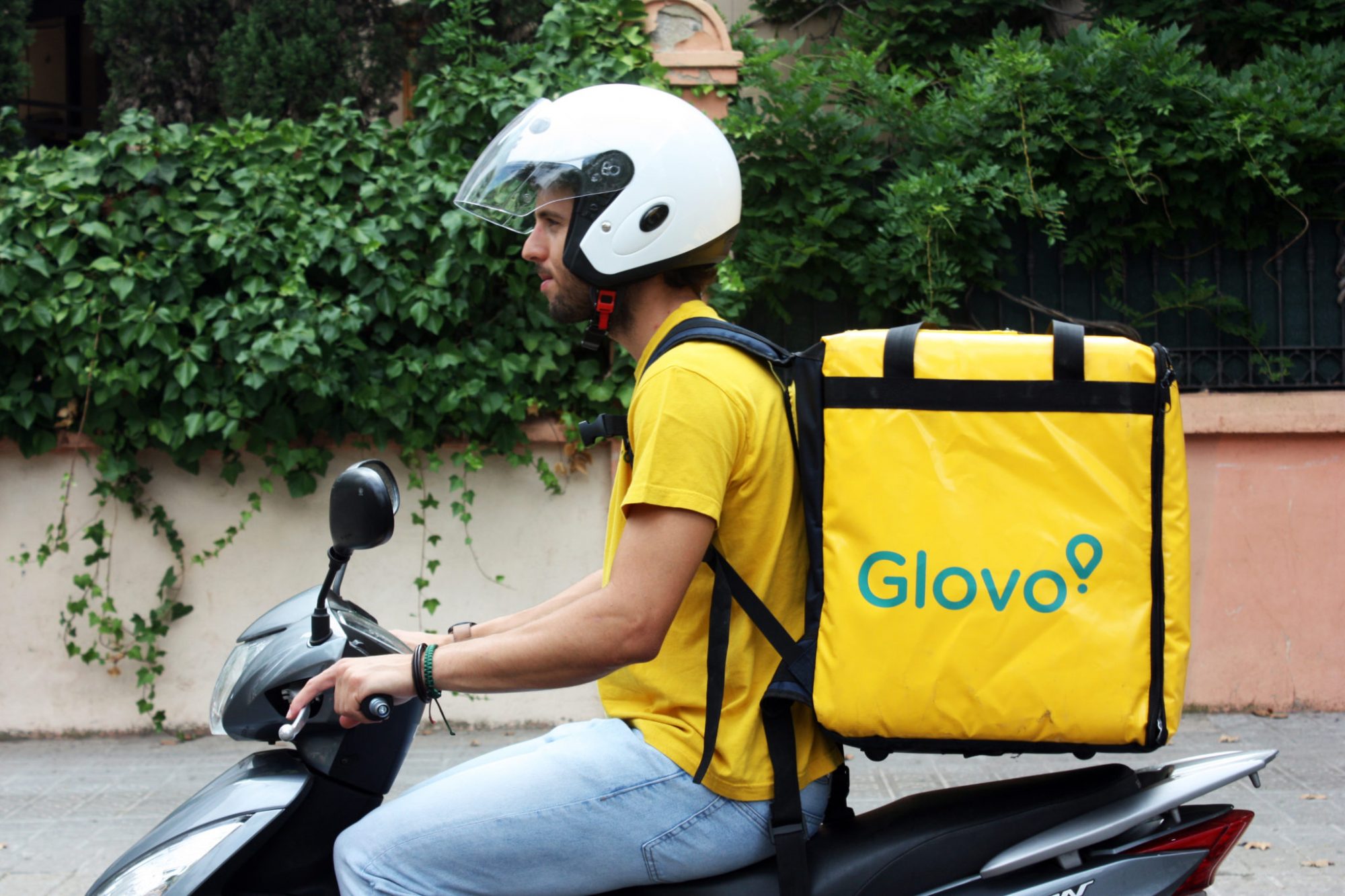 Rápido e sem filas no hipermercado: já pode fazer as compras do mês a partir da Glovo