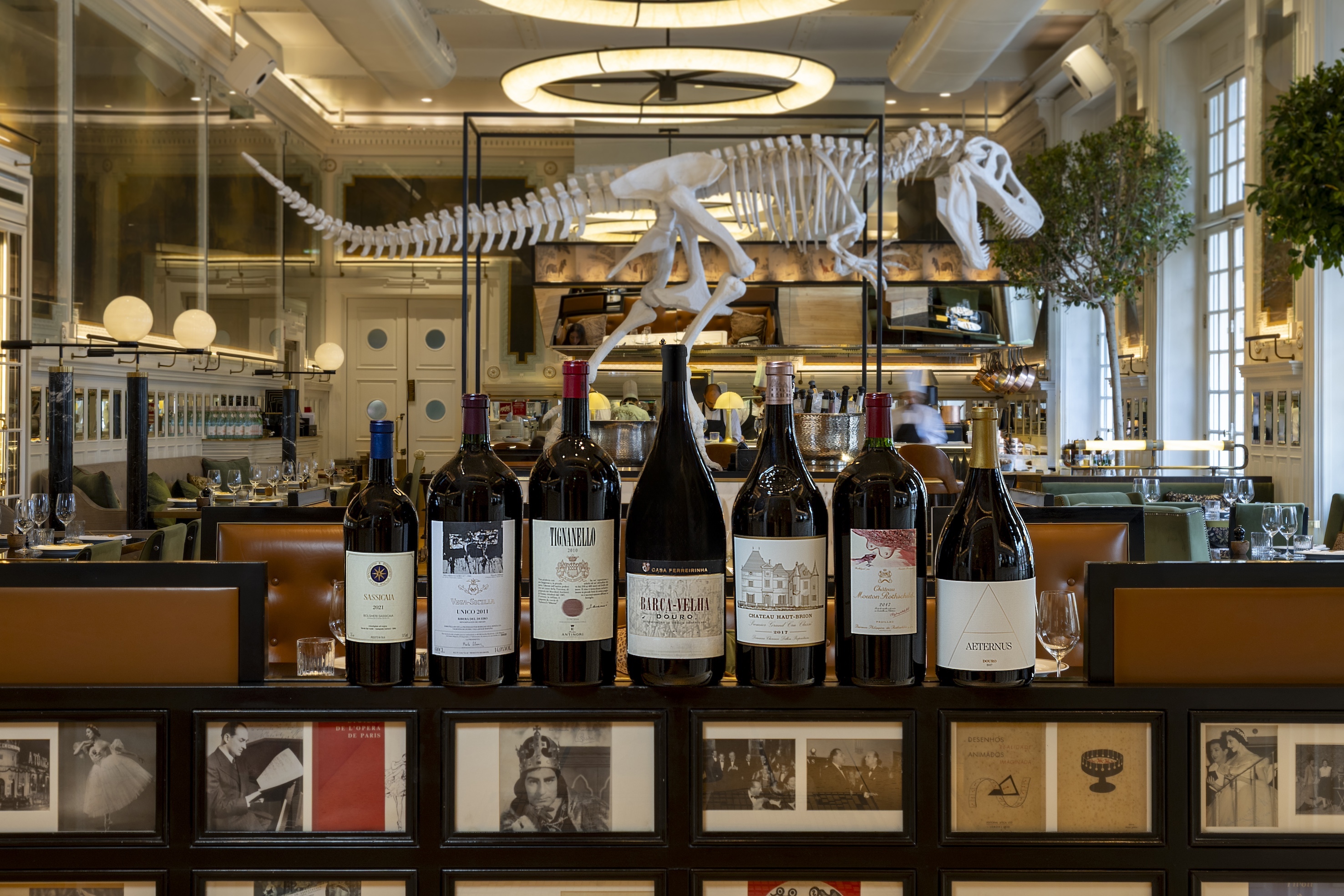 Esta sexta-feira, não é só uma “big bottle”. Há 7 garrafas gigantes para beber no JNcQUOI Avenida