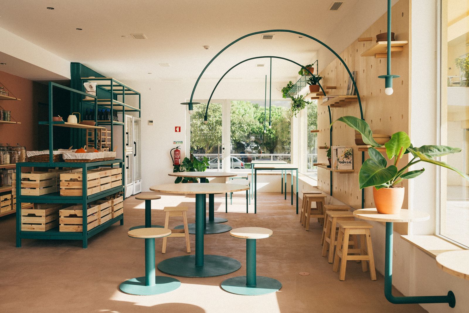 Cafetaria saudável e mercearia biológica. Sejam bem-vindos ao ComVida