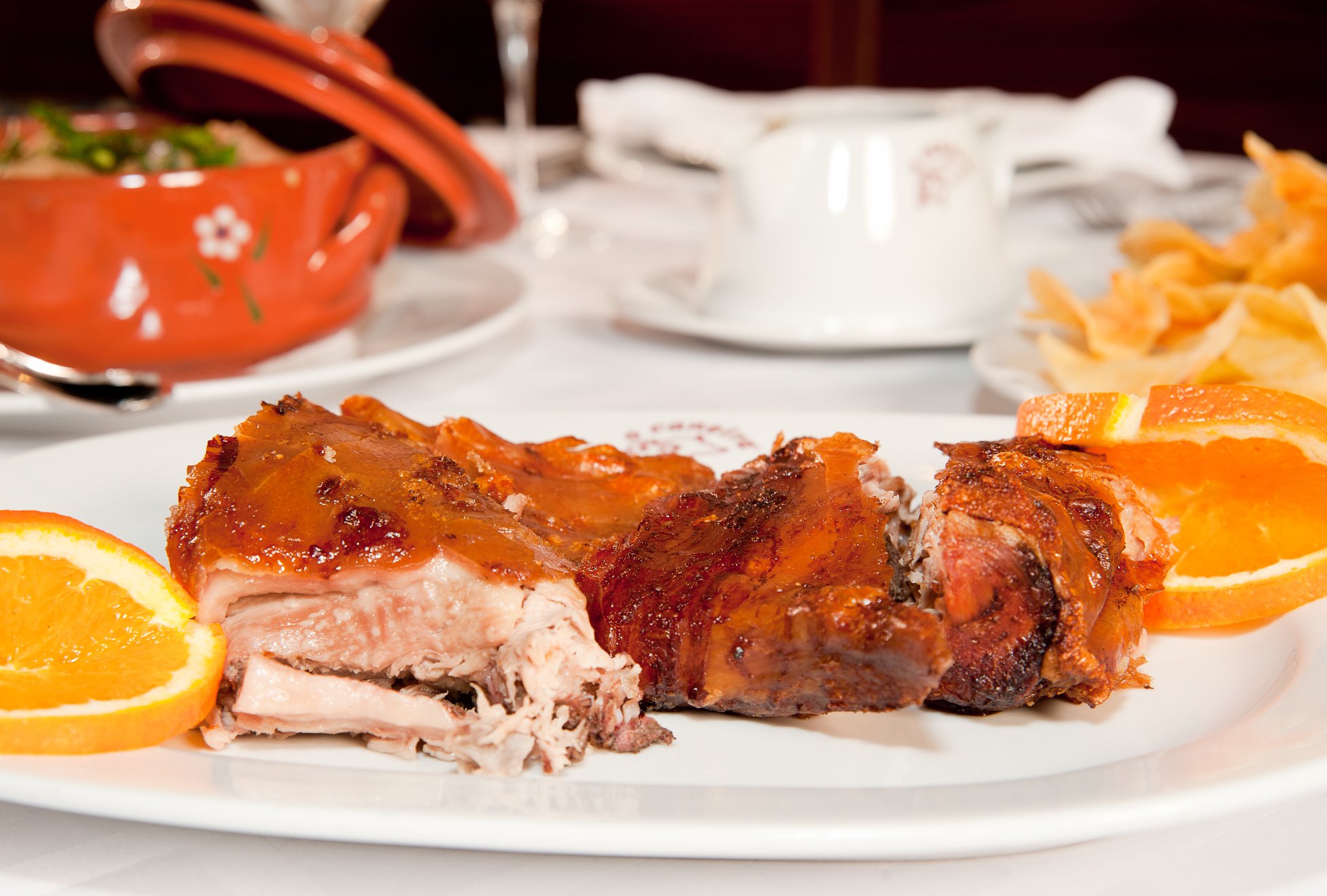 Um restaurante para comer em casa. O leitão à Negrais d’O Caneira