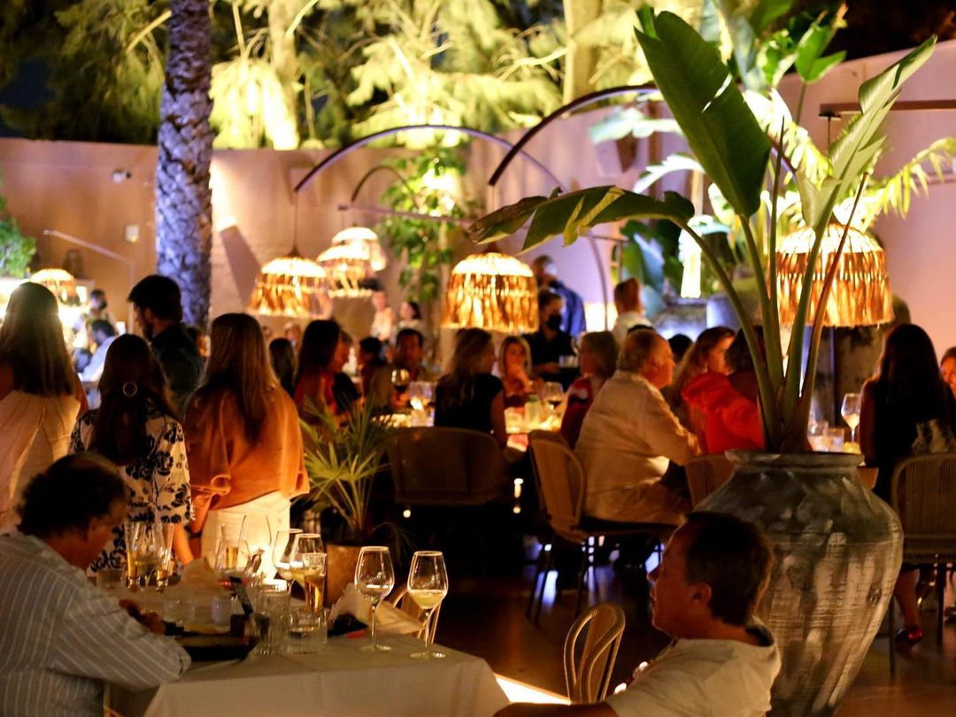 A dois, em família ou com amigos na discoteca: o fim de semana prolongado promete