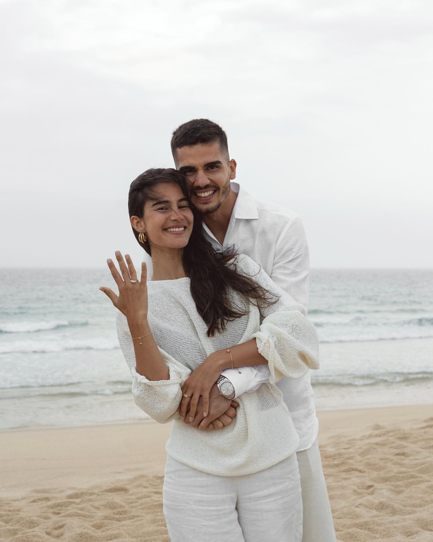 Estrela do futebol português vai casar. Veja 10 imagens apaixonadas de André Silva e Maria Rodrigues