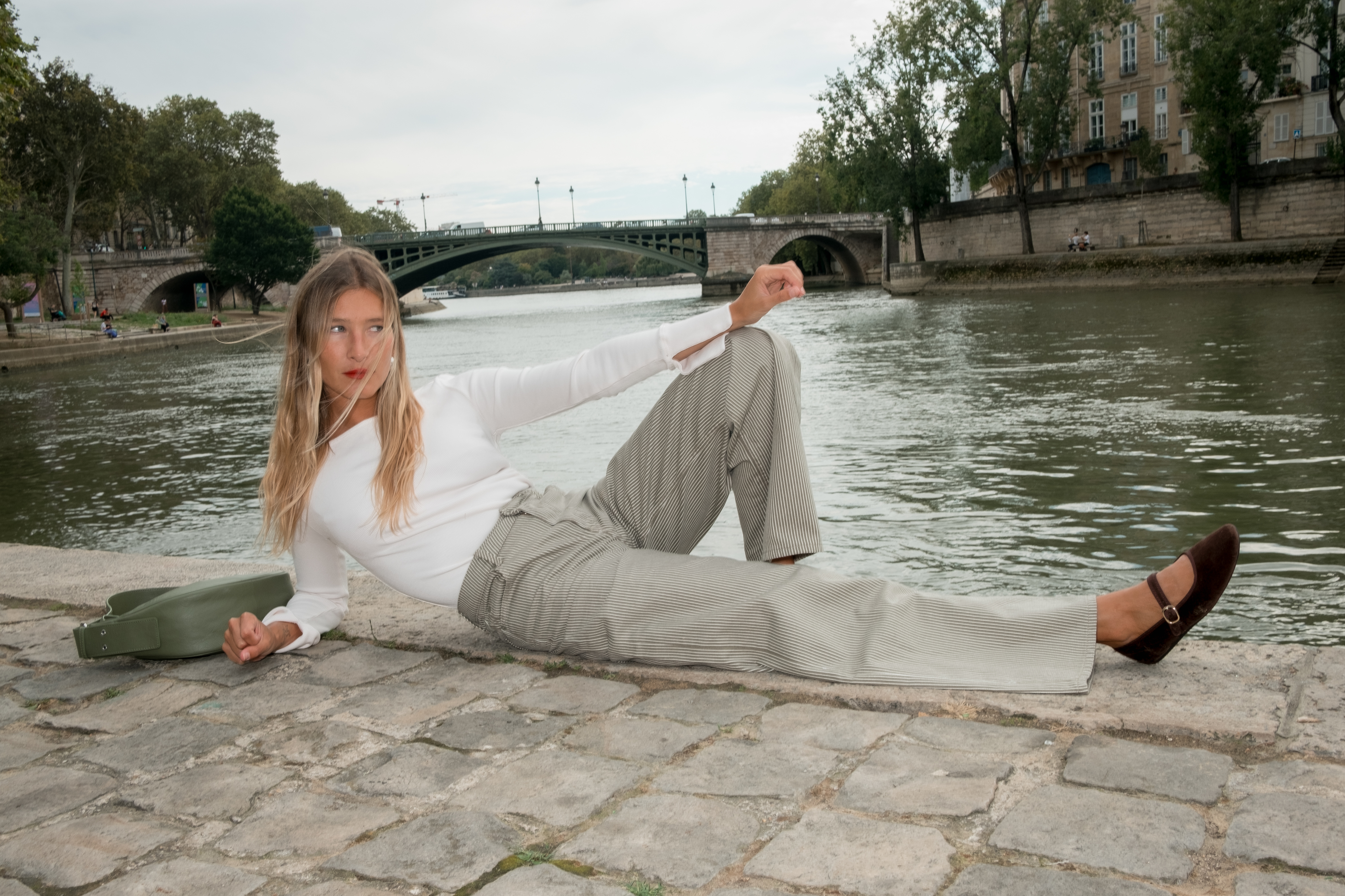 De sabrinas a camisas. A nova coleção da Parfois já chama o outono (e é a cara de uma influenciadora portuguesa)