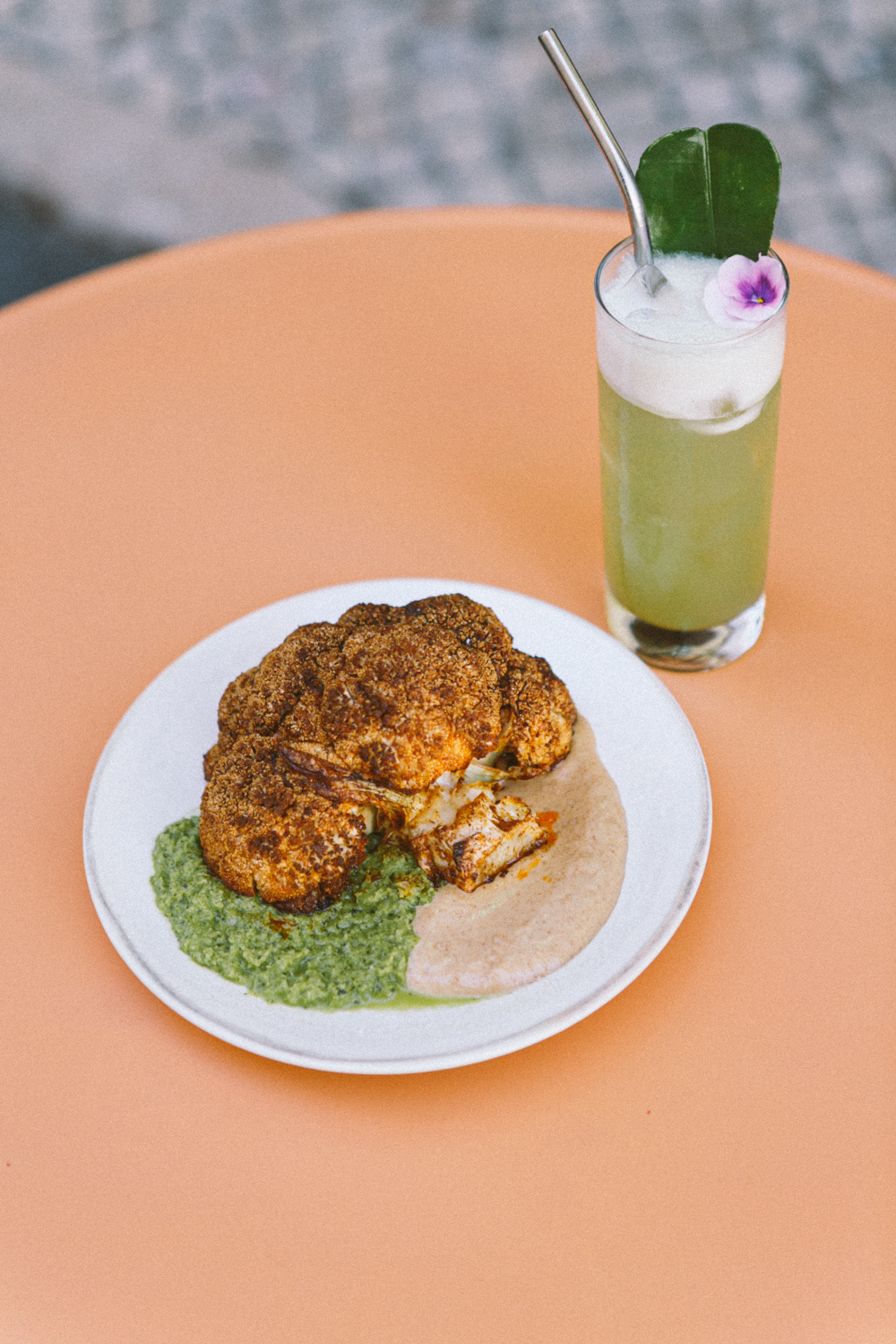 Dahlia. O novo spot em Lisboa com cocktails, vinhos naturais e comida de que precisávamos sem saber