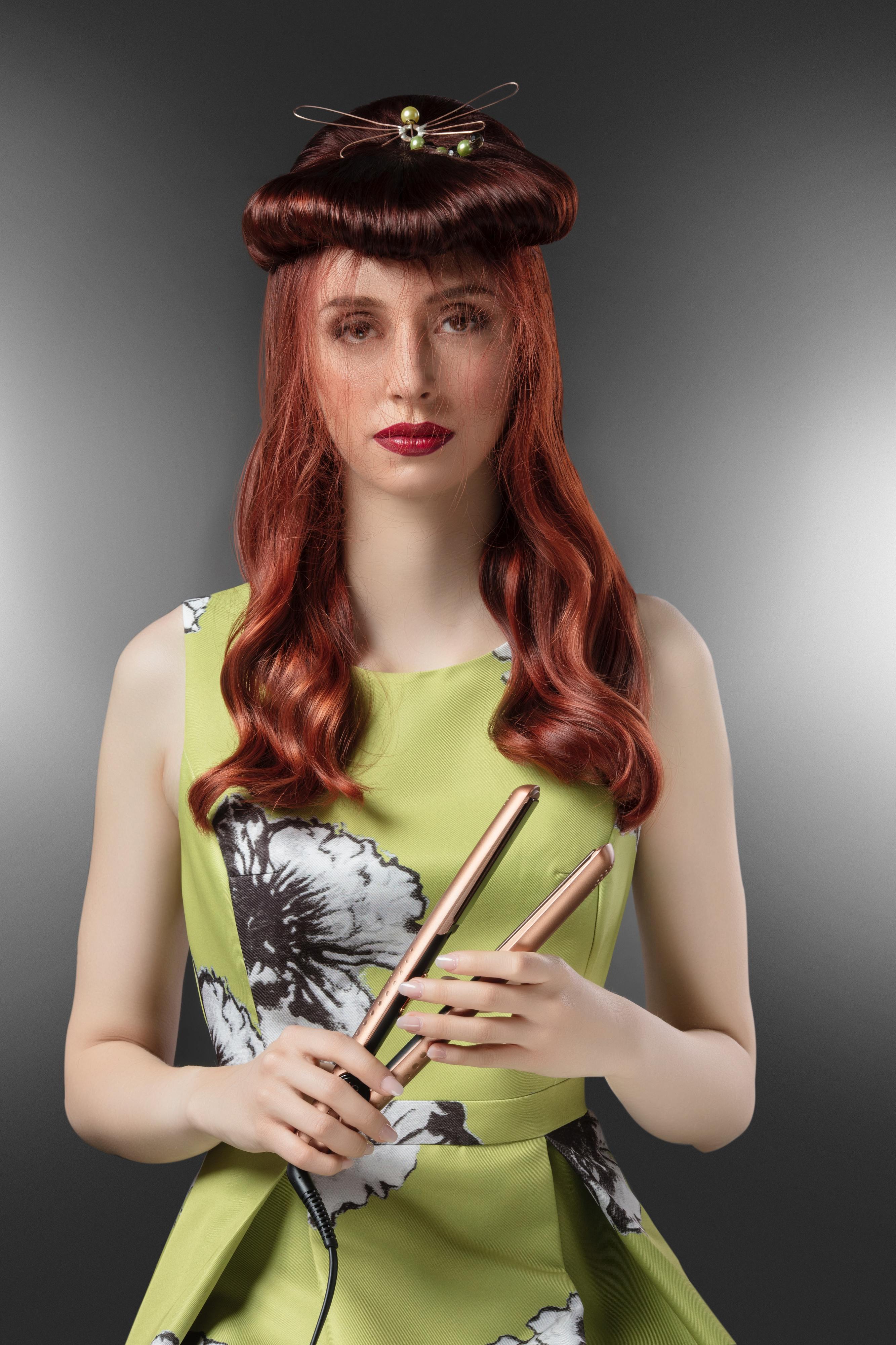 Só quem tem franja sabe o que é mantê-la. Cabeleireiras explicam como o fazer em casa na quarentena