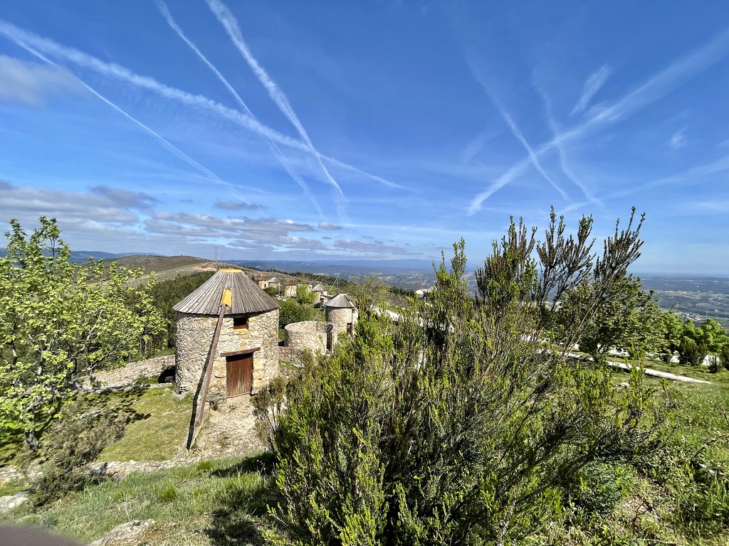 Os moinhos de vento da Serra da Atalhada - Portugal - SAPO Viagens