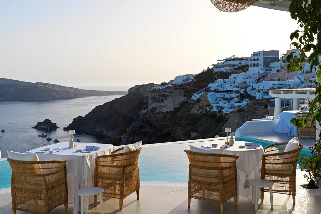 Neste hotel, os sonhos tornam-se realidade. Fica em Santorini e tem vista para uma cratera vulcânica