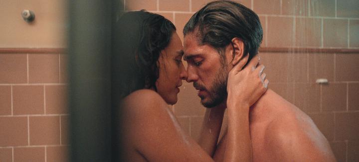 Cenas escaldantes de série da Netflix com Ângelo Rodrigues estão a deixar a internet a salivar