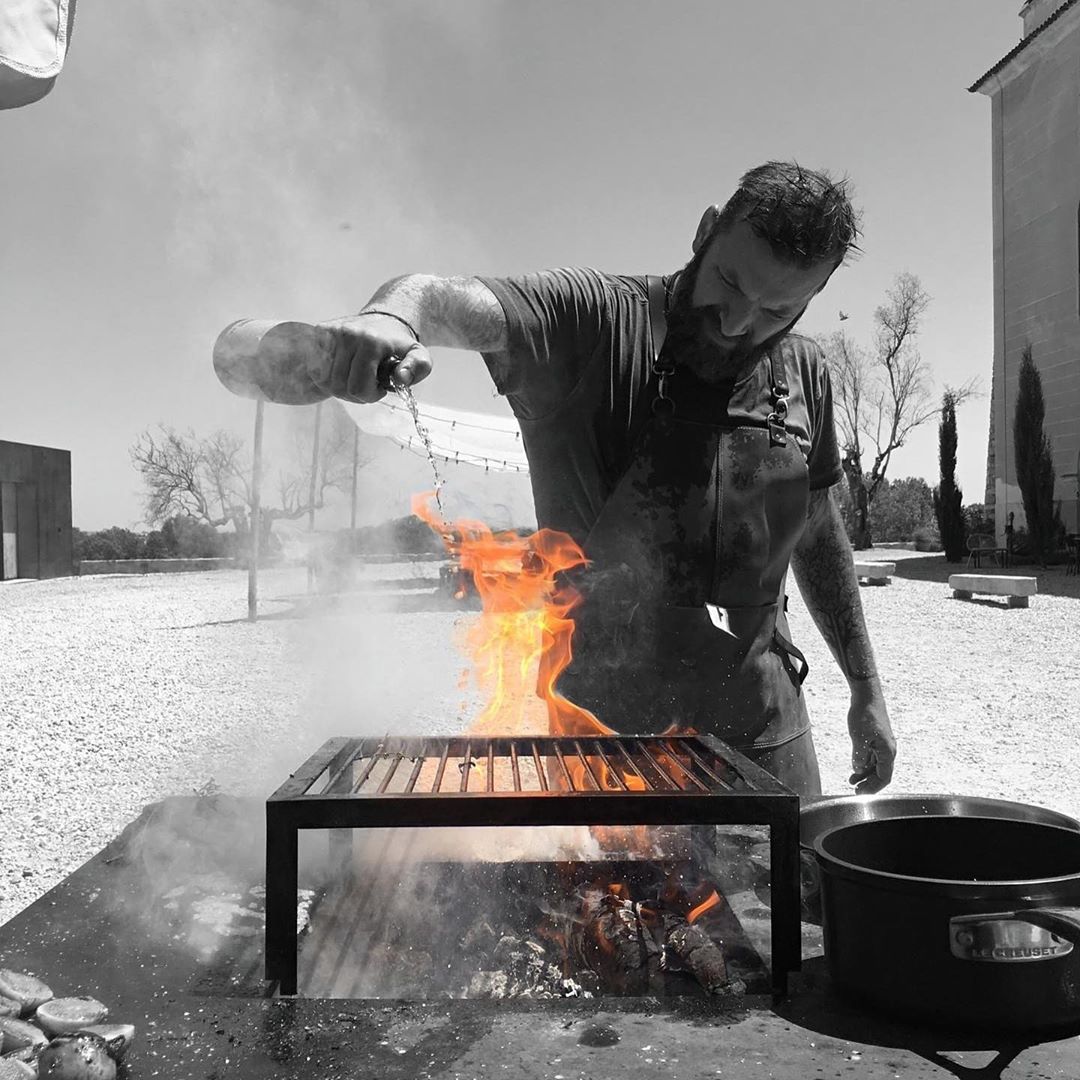 Ljubomir Stanisic troca cozinha pelas obras e acaba lesionado