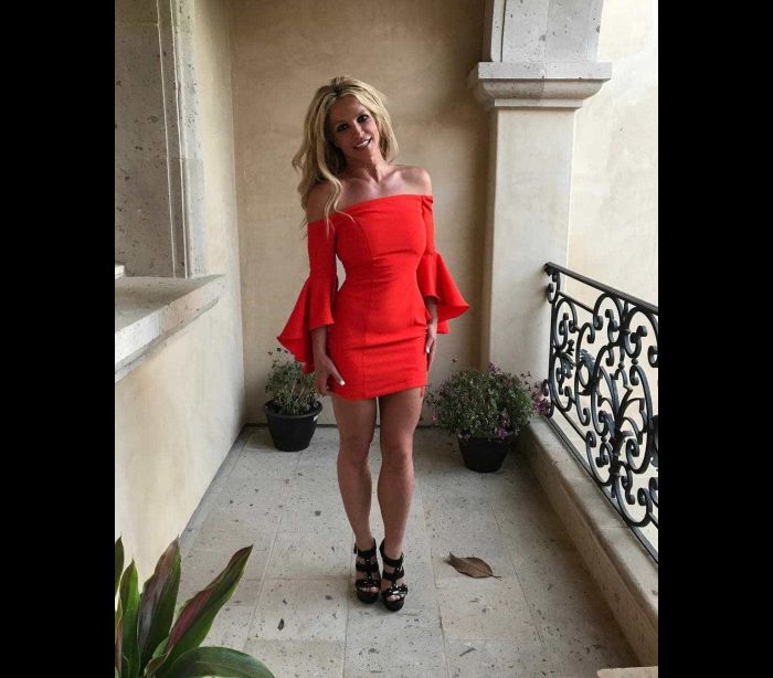 Britney Spears mostra a elegância num vestido vermelho curto - Atualidade -  SAPO Lifestyle