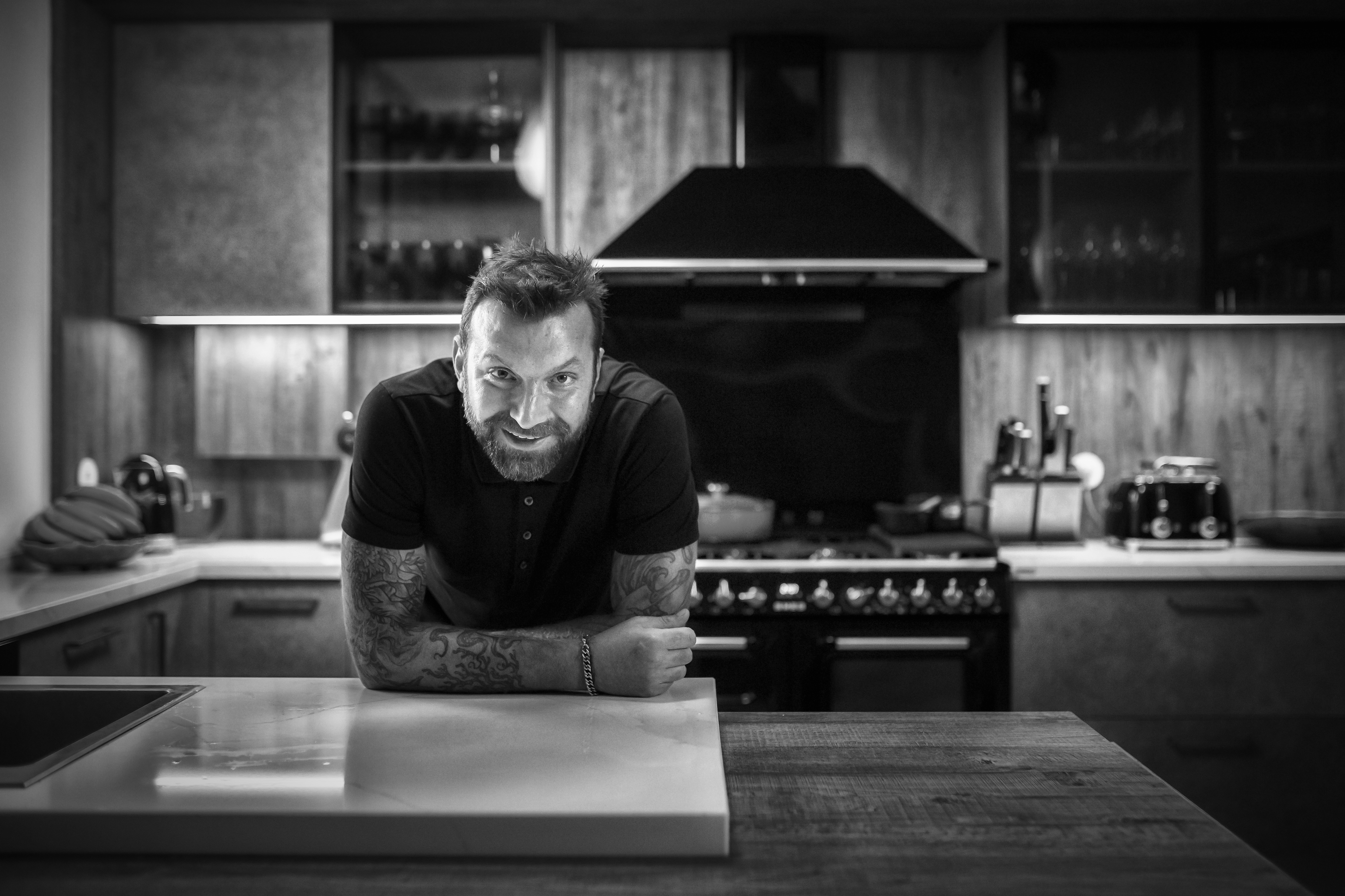 Uma cozinha gigante e castigos de CrossFit. O que esperar de “Hell’s Kitchen” de Ljubomir