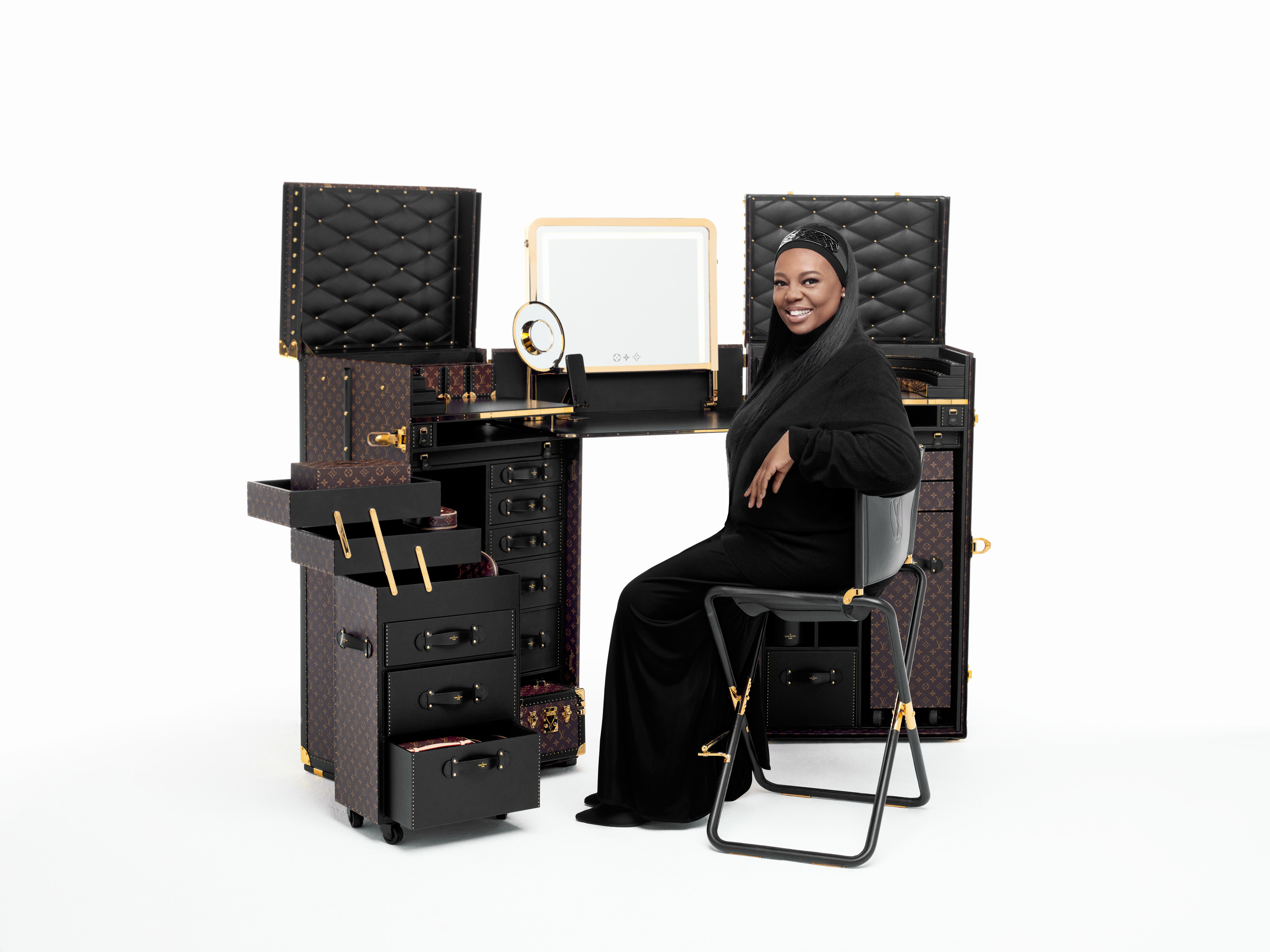 Louis Vuitton vai ter linha de maquilhagem. Saiba quando vai poder comprar os produtos de luxo