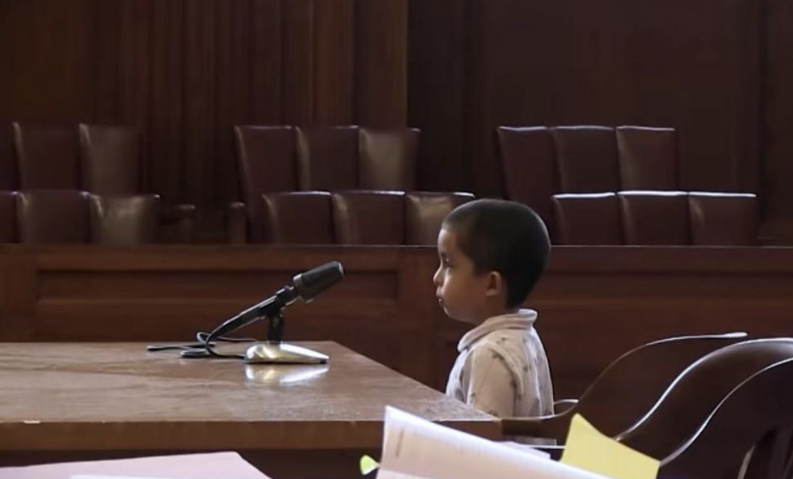 Tribunal de Évora chama criança de 9 anos a depor. Vai ter de escolher entre o pai e a mãe