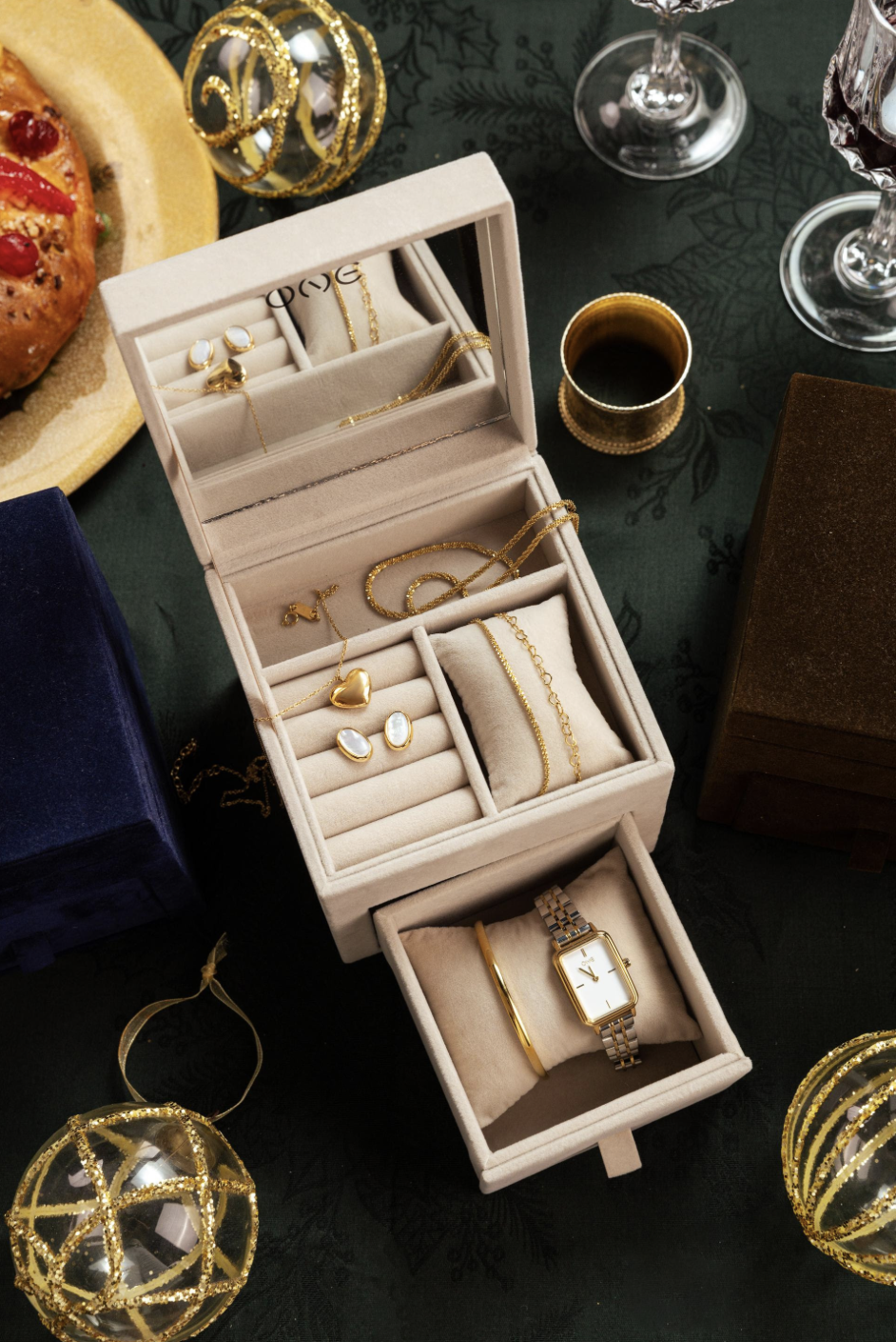 Esqueça os chocolates. A ONE já tem calendários do advento com joias e relógios para antecipar o Natal