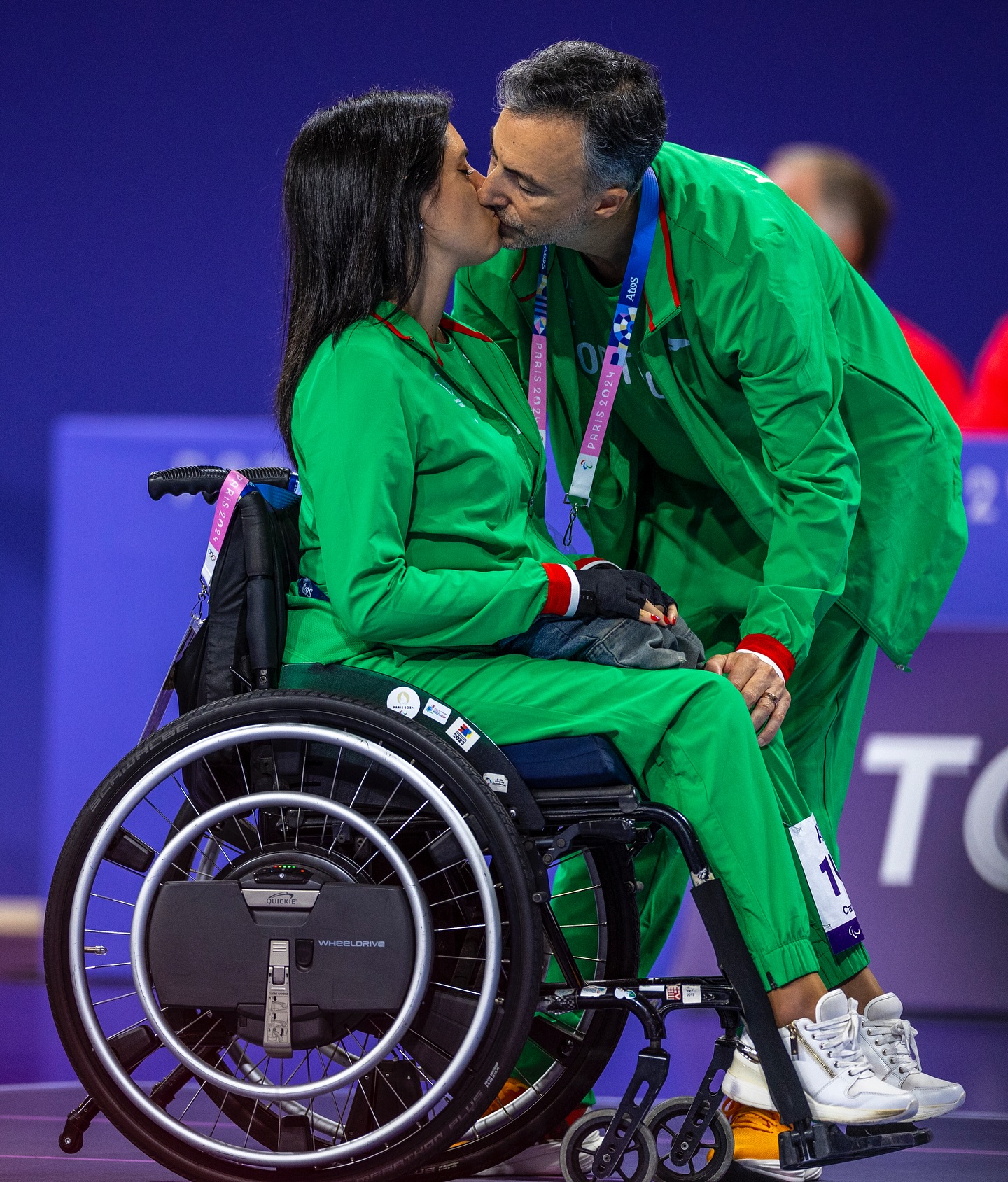 O amor está no ar nos Jogos Paralímpicos. Conheça a história incrível da atleta Carla Oliveira
