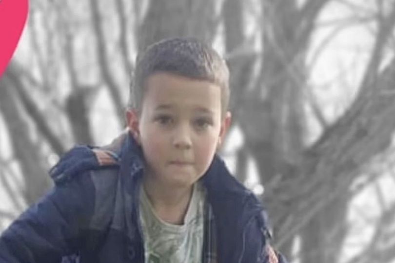 Menino de 10 anos morre ao tentar salvar três crianças desconhecidas que caíram a um lago gelado