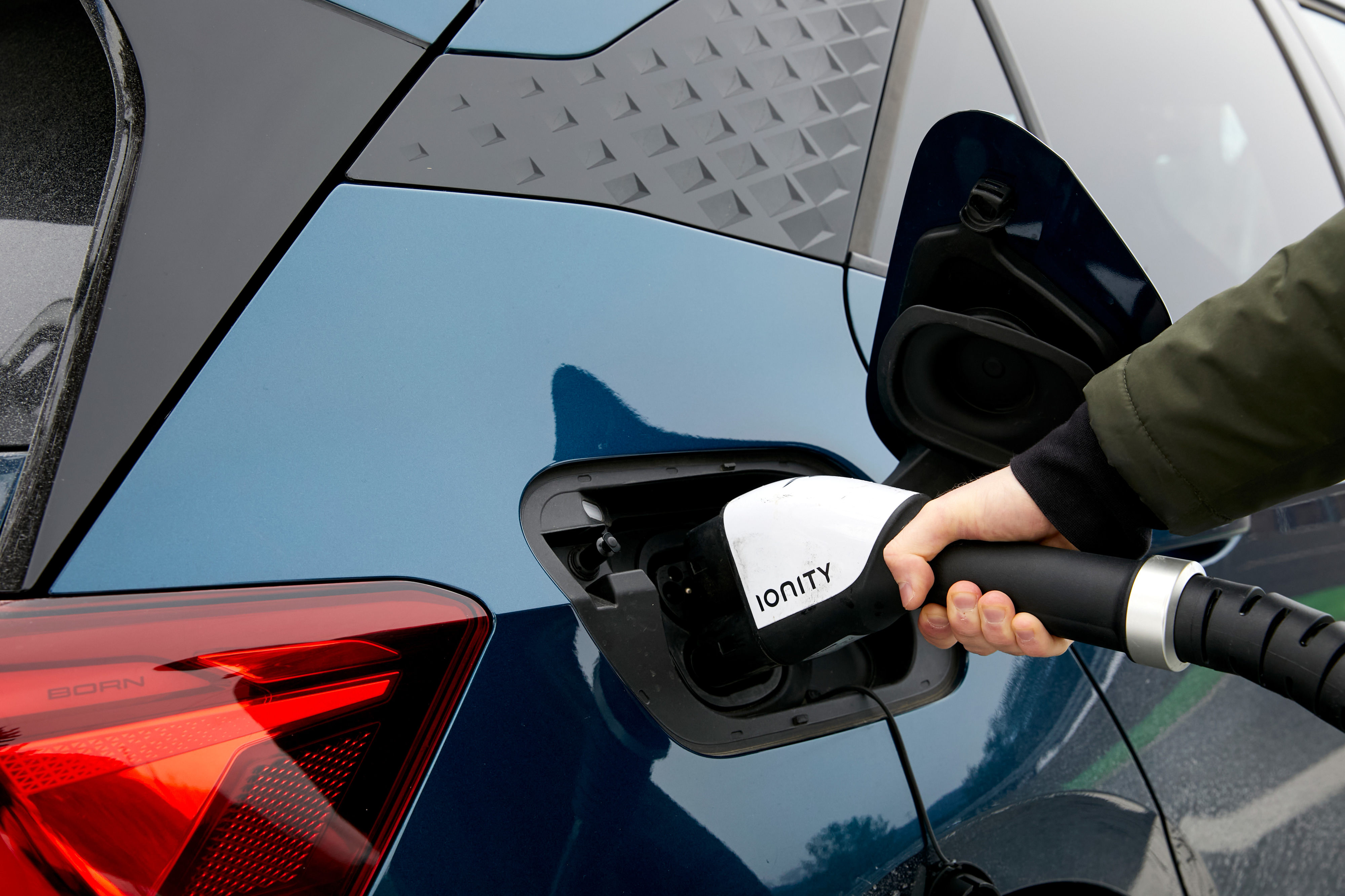 Este vestido da Massimo Dutti é perfeito para se render ao padrão vichy no verão (e temos mais 13 opções)