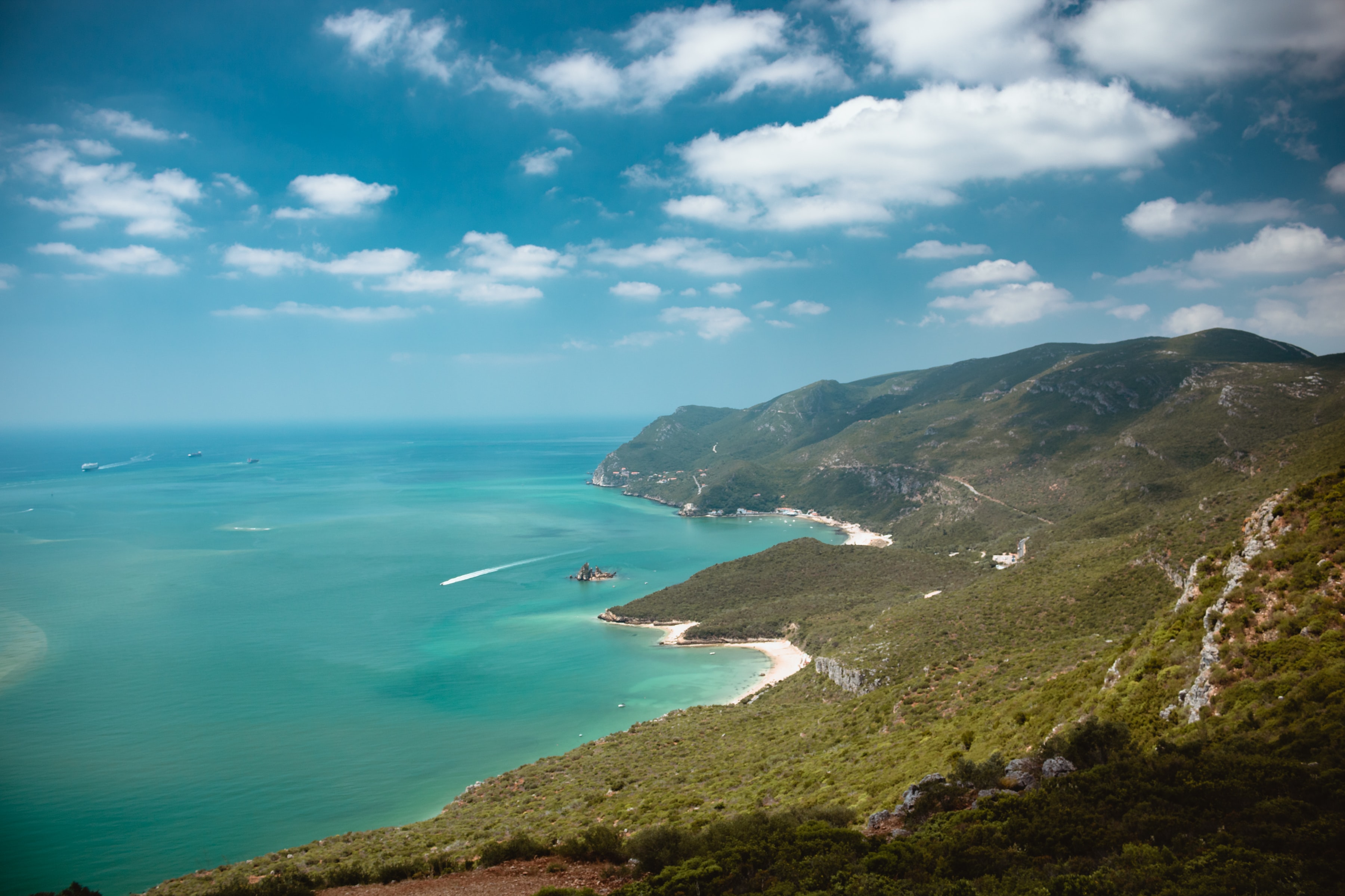 Não pode levar o carro até às praias da Arrábida. Proibição de veículos já em vigor