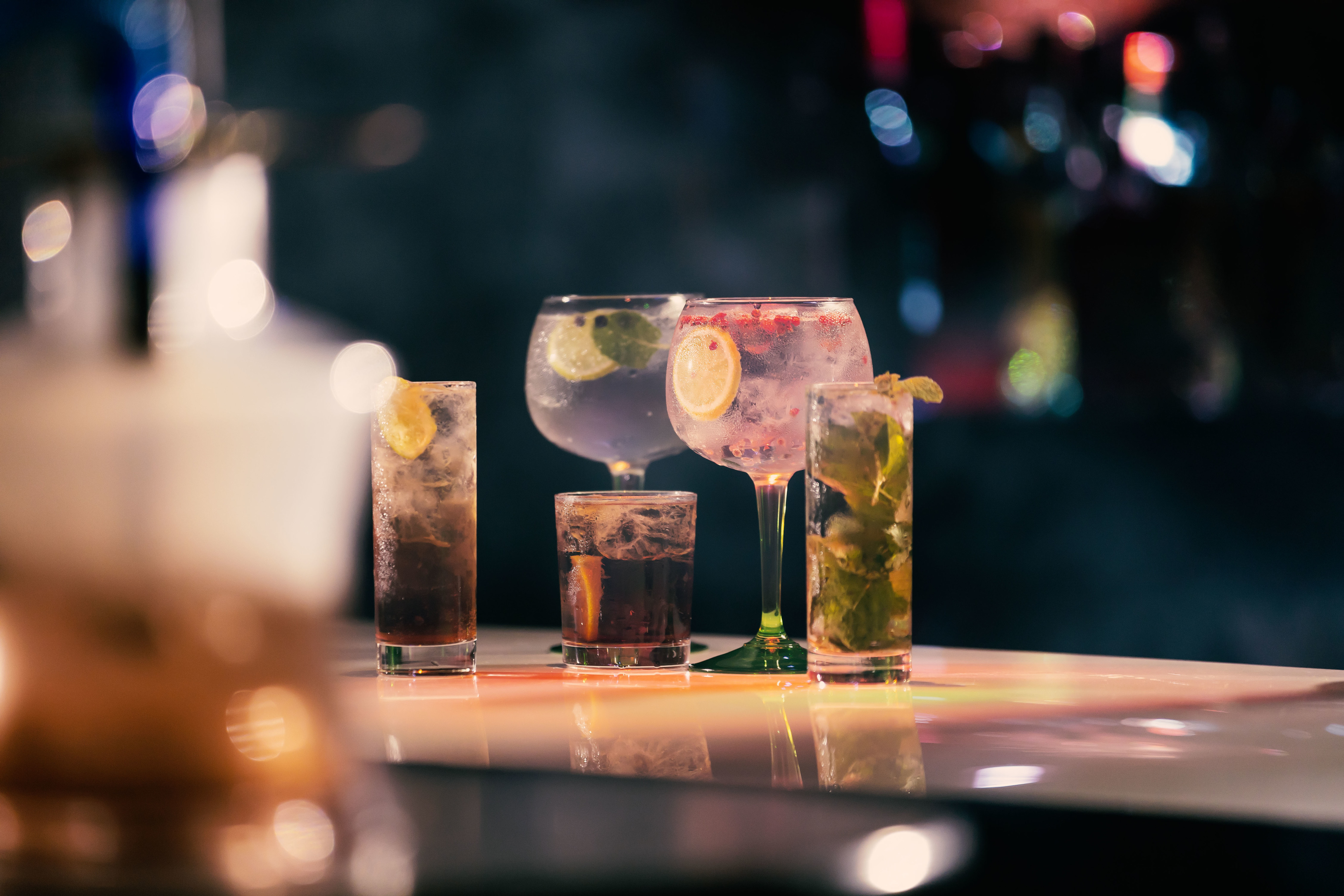 The Room. O novo bar lisboeta que dá para tudo: um pé de dança, cocktails e shisha