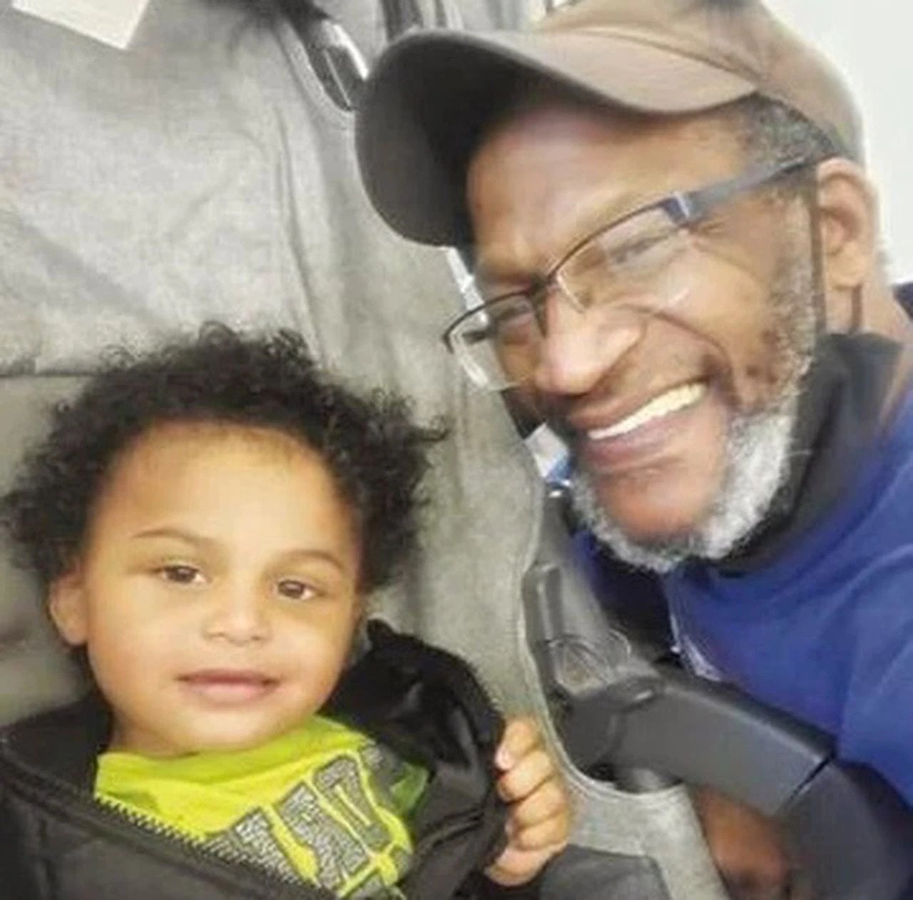 Menino de 2 anos passou 10 dias sozinho com o pai morto ao lado e acabou por morrer à fome