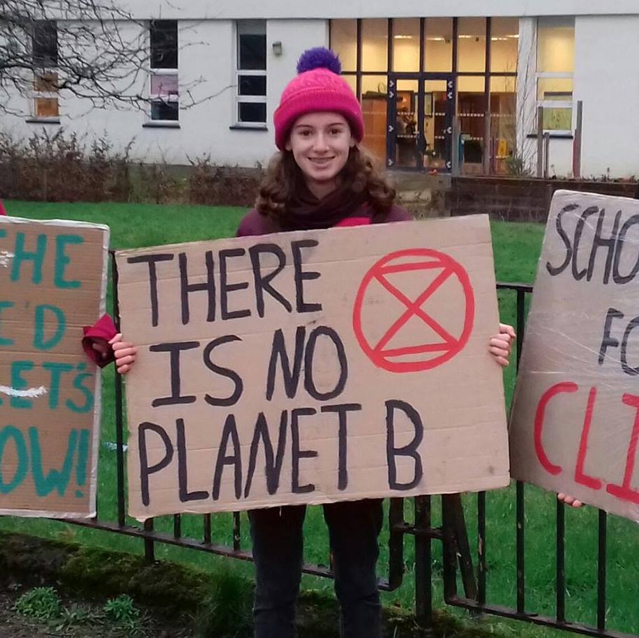 Alterações climáticas. Esta miúda de 13 anos faz greve à escola e pede mais ações aos políticos