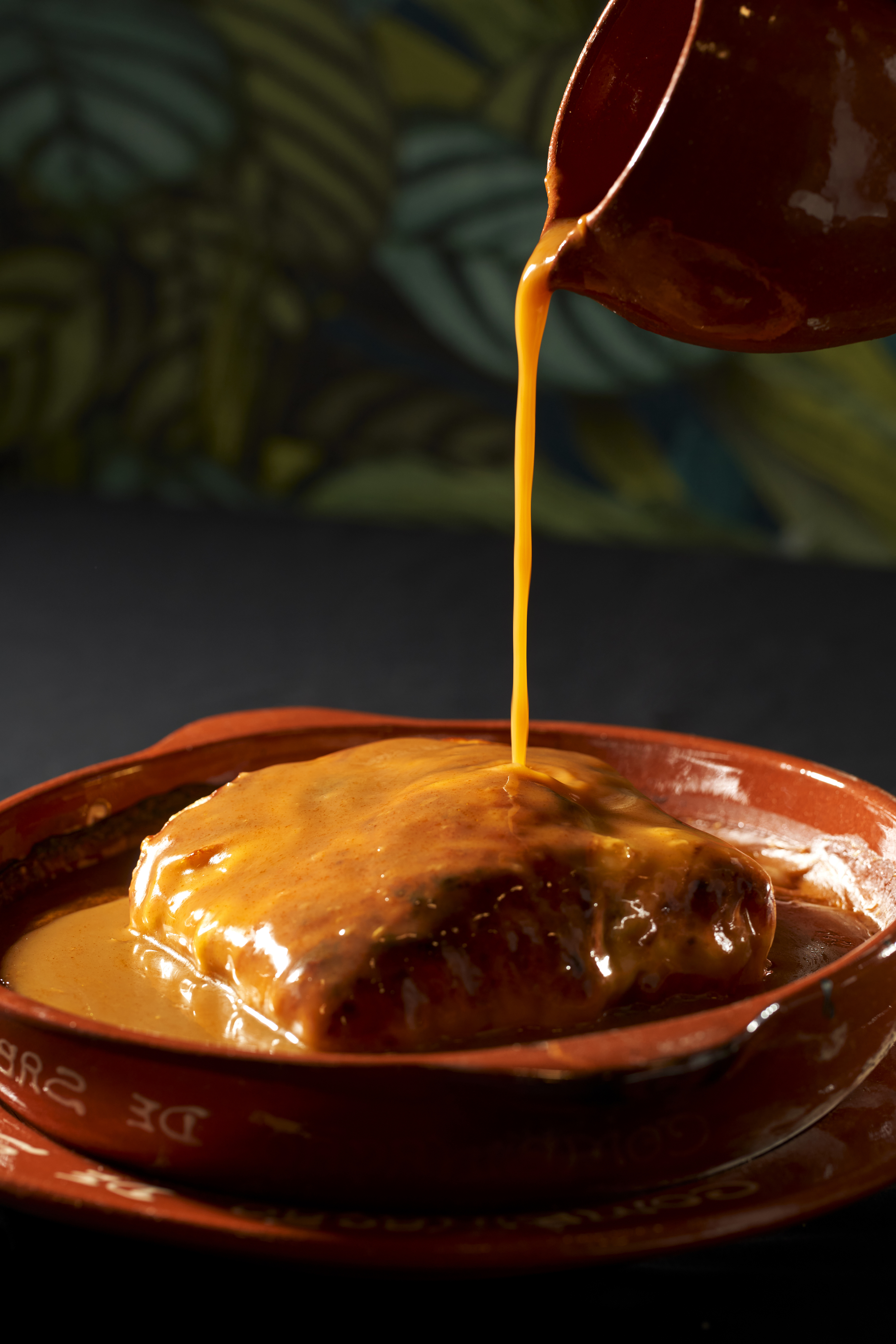 Descobrimos a melhor francesinha em forno a lenha. Custa menos de 10€ e não está no Porto