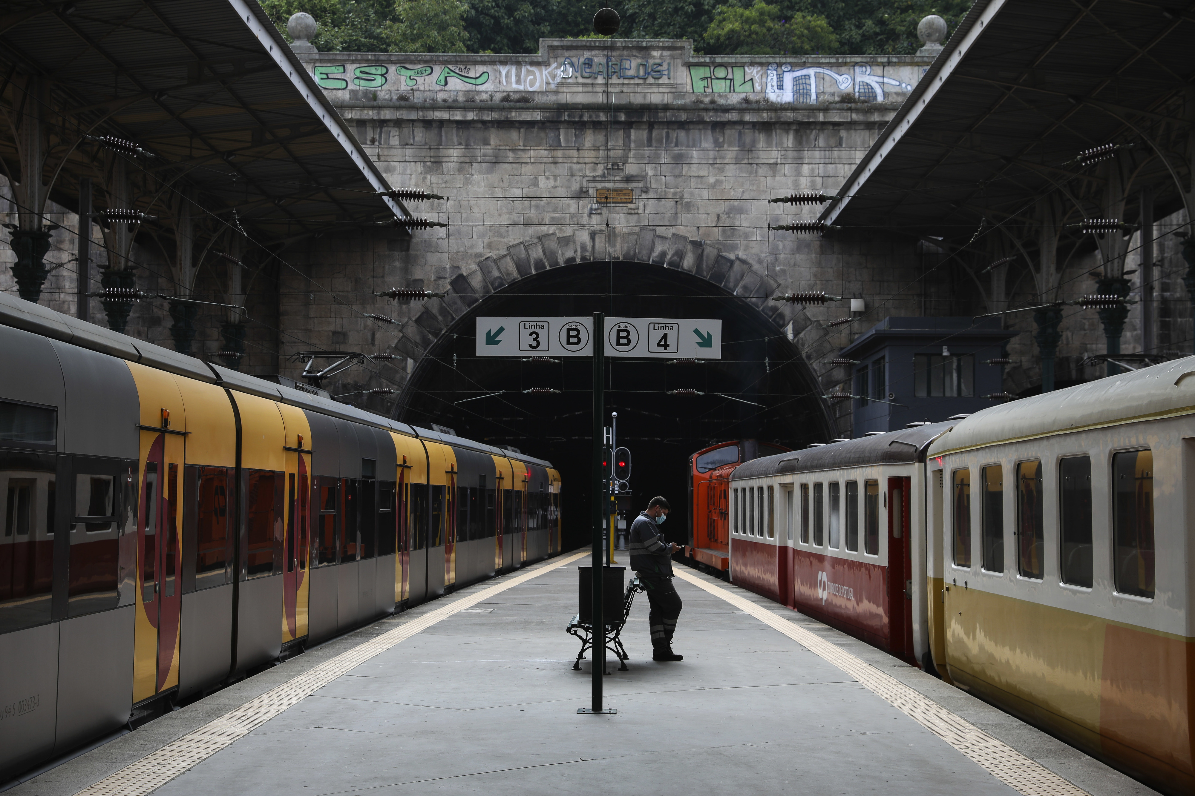 Trabalhadores da CP e da IP em greve hoje por aumentos salariais e contratações