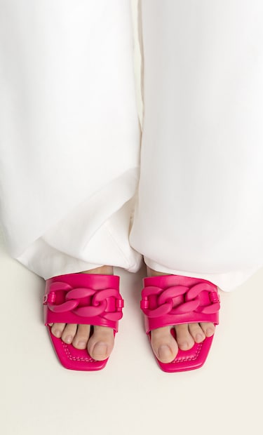 Aproveite o bom tempo de sandálias nos pés. Espreite 24 sugestões em saldos (desde 12,99€)