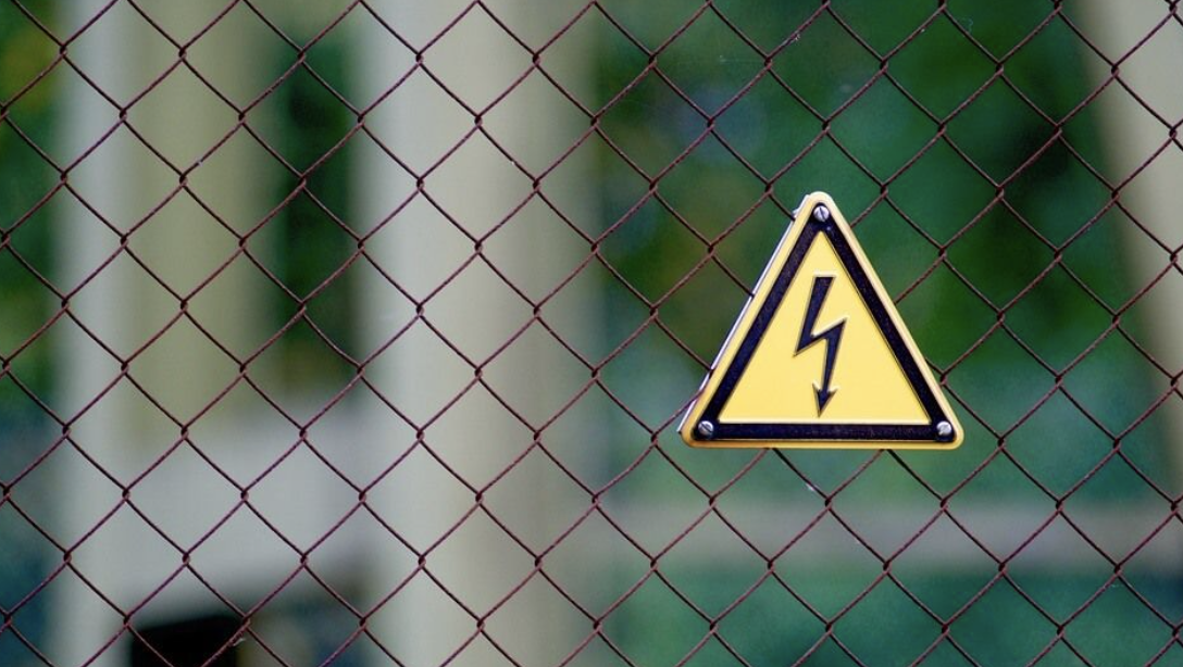 Diana Silva tentou salvar o filho de choque elétrico e acabam por morrer os dois eletrocutados