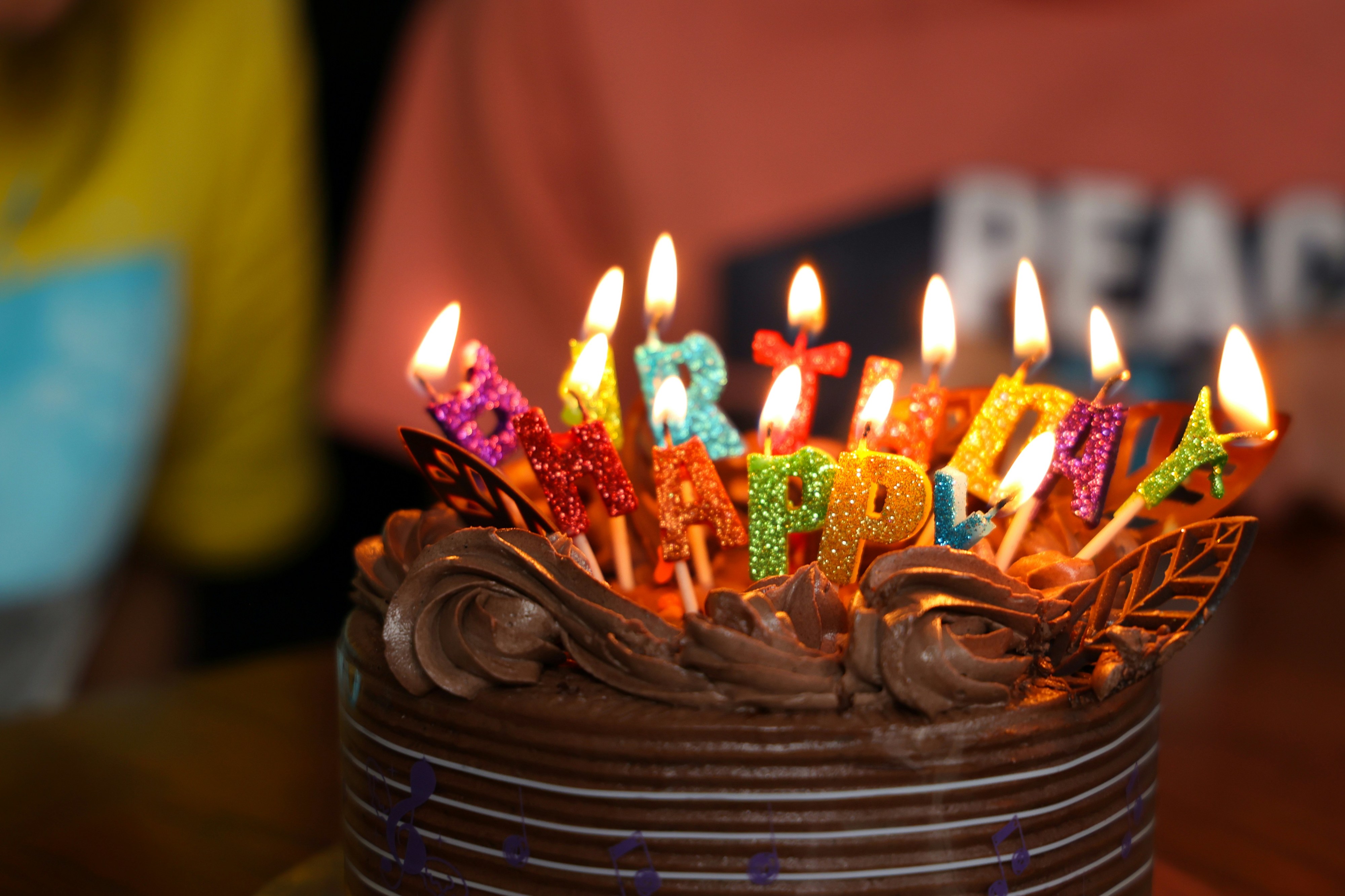 Mulher proíbe câmaras no seu aniversário e cunhada influencer não respeita. Quem tem razão?