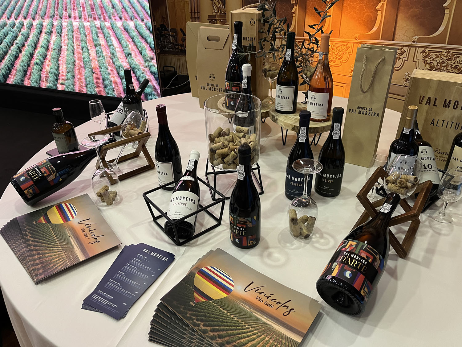 Estes novos vinhos dão ótimas prendas de Natal (e um deles tem mais de 20 castas)