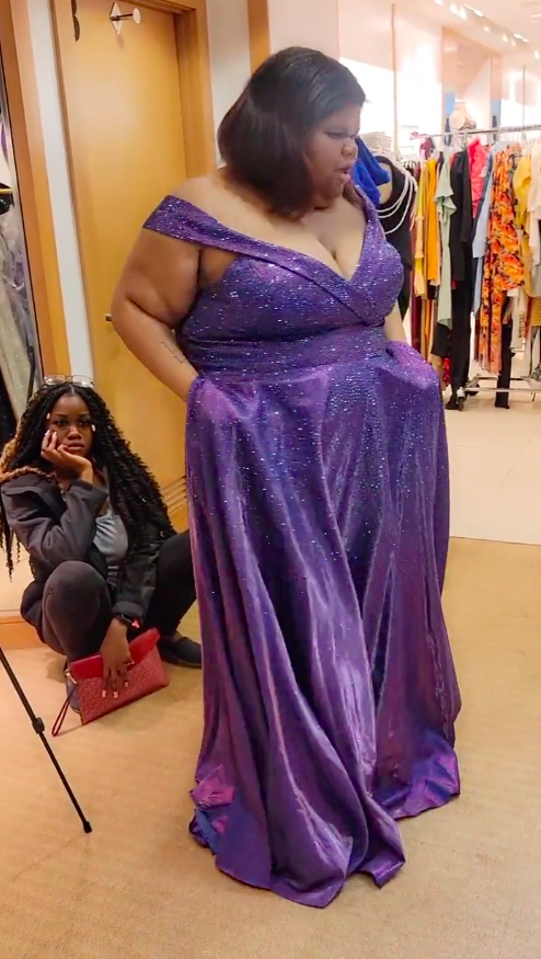 Não tinha dinheiro para o vestido perfeito para o baile de finalistas. A Internet ajudou e acabou por ser grátis