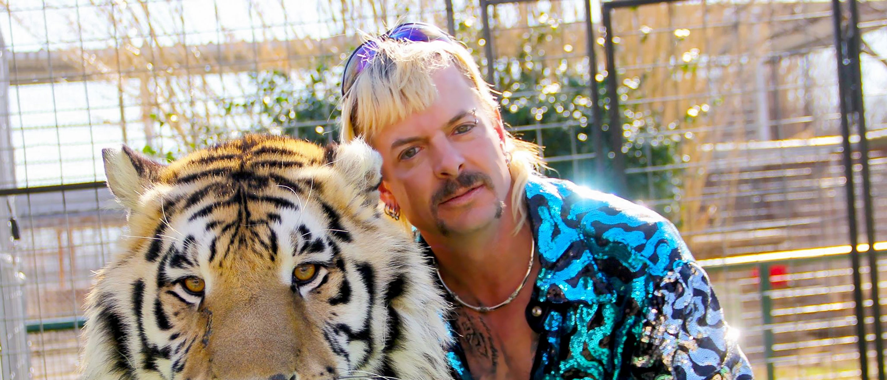 “Tiger King”. Joe Exotic está preso e não faz ideia de que o documentário mostra como o ex, Travis, morreu