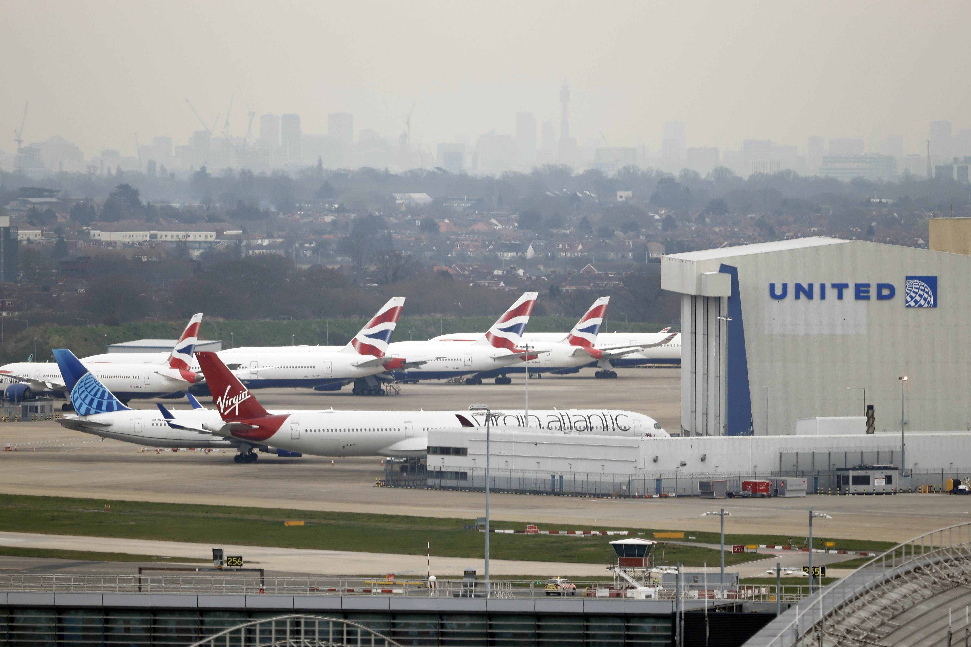 Londres: Aeroporto de Heathrow totalmente operacional após um dia de caos