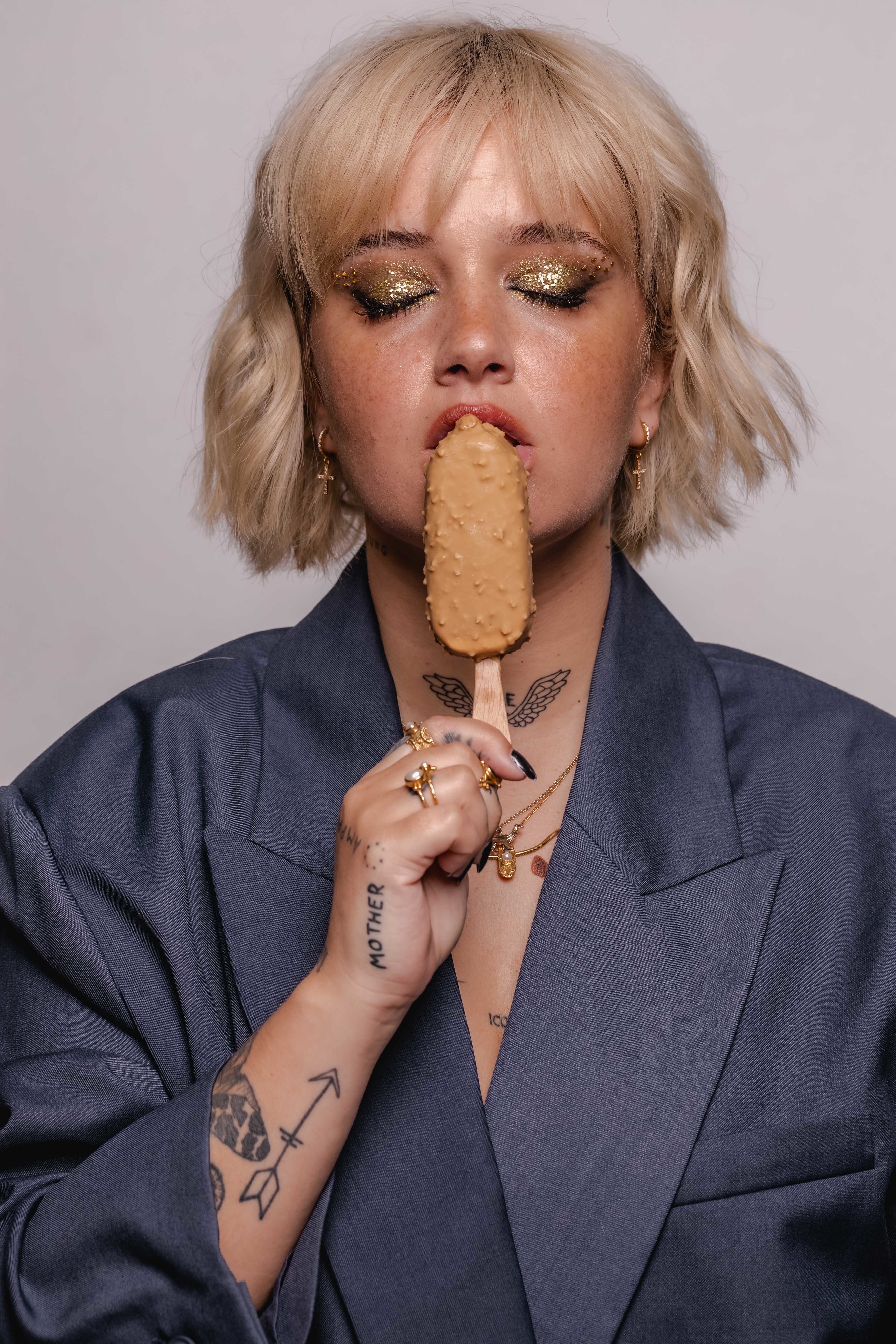 Carolina Deslandes revela qual a maior loucura que já cometeu por amor