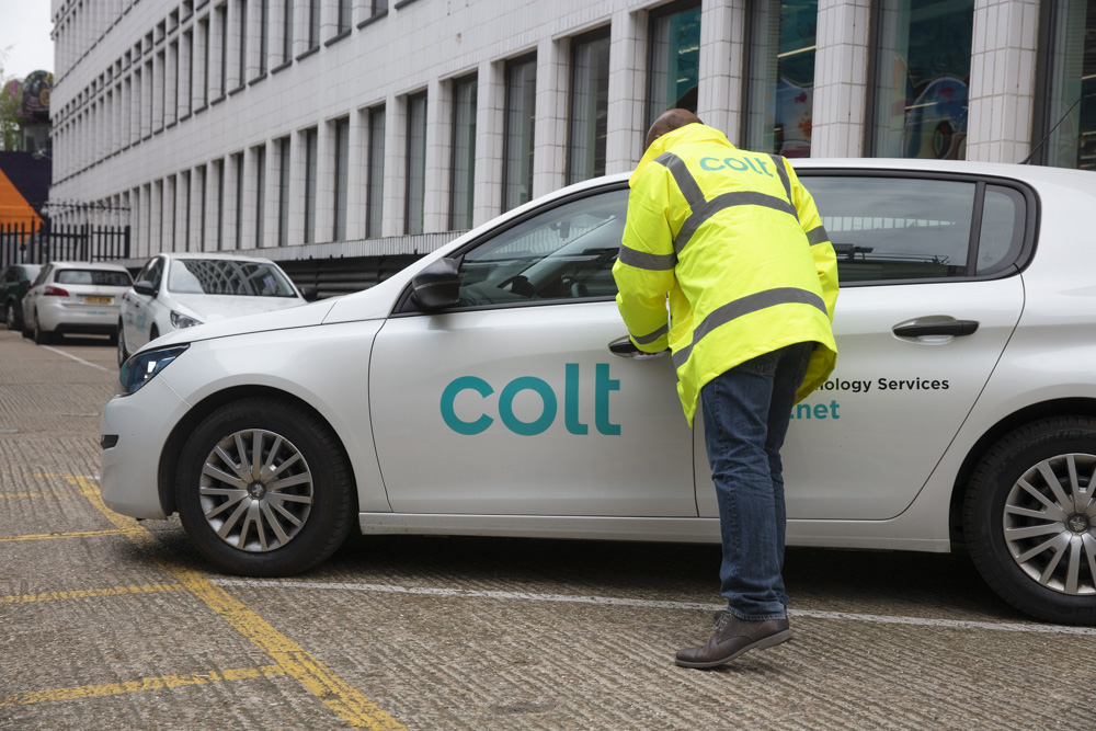 Os novos blushes de Hailey Bieber são a sensação do momento. 6 alternativas que pode comprar em Portugal