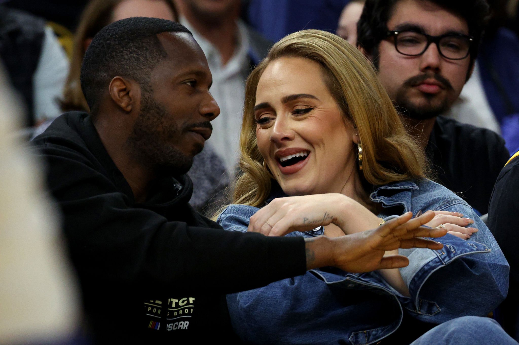 Adele e Rich Paul casaram-se? Cantora diz durante espectáculo de comédia que já deu o nó