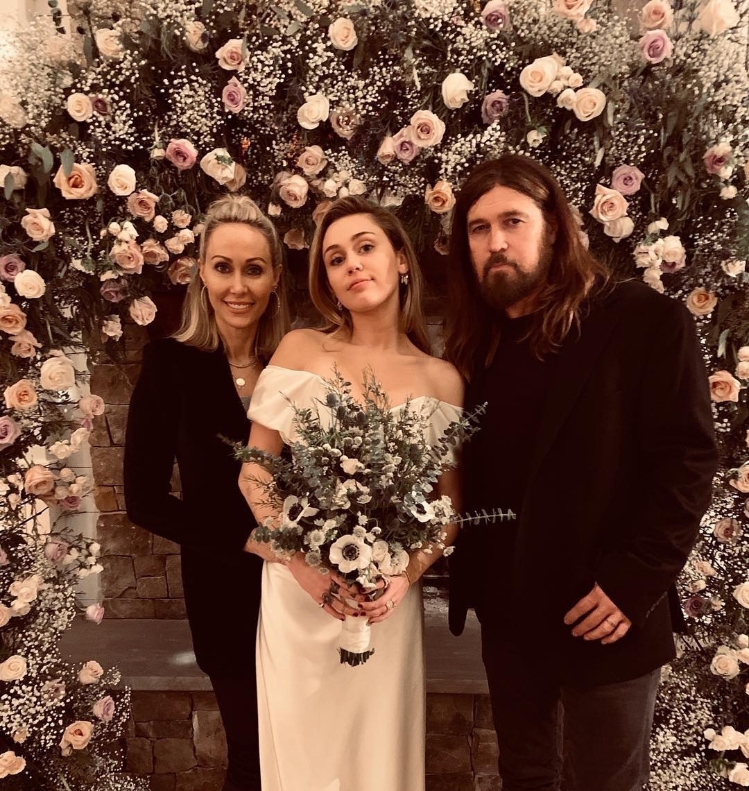 As fotos e vídeos do casamento de Miley Cyrus e Liam Hemsworth